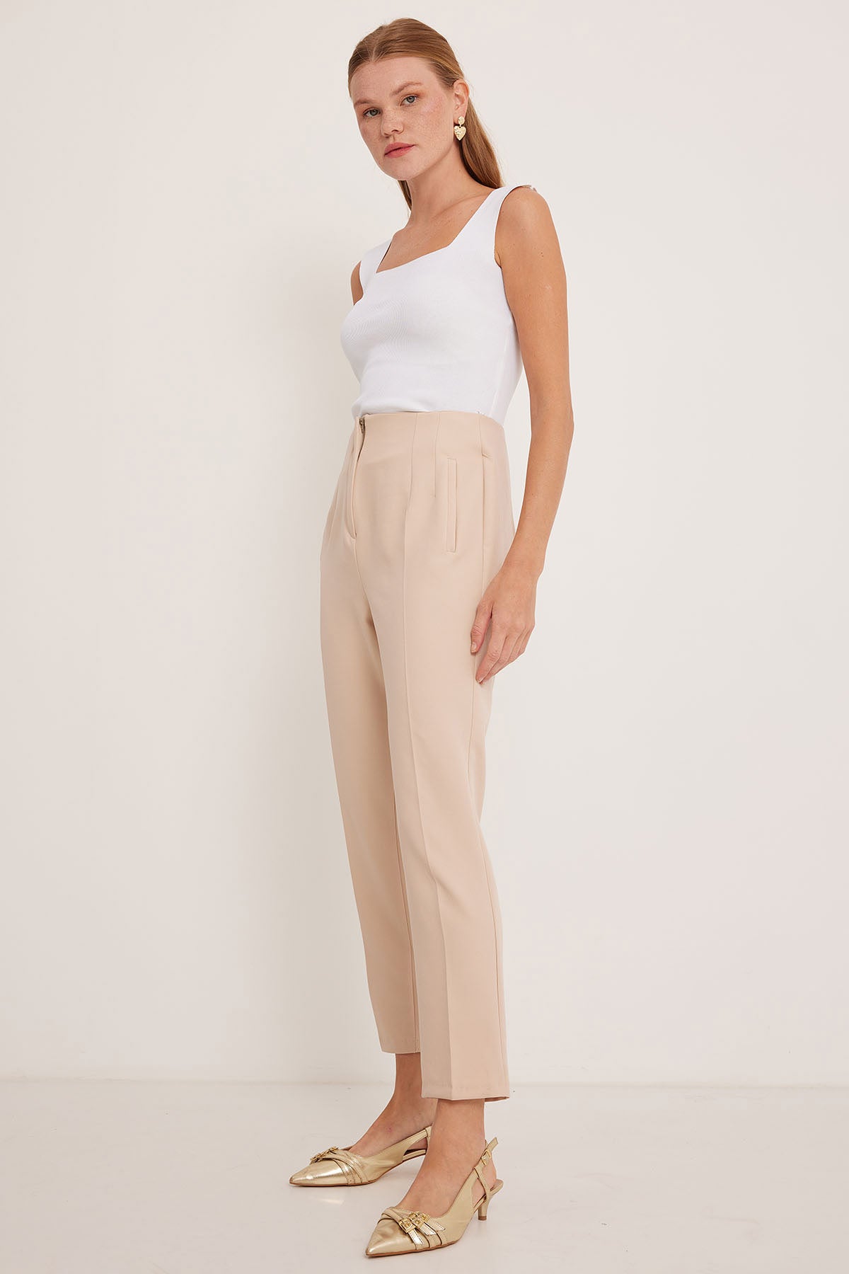 <tc>Pantalon en tissu taille haute femme 6650</tc>