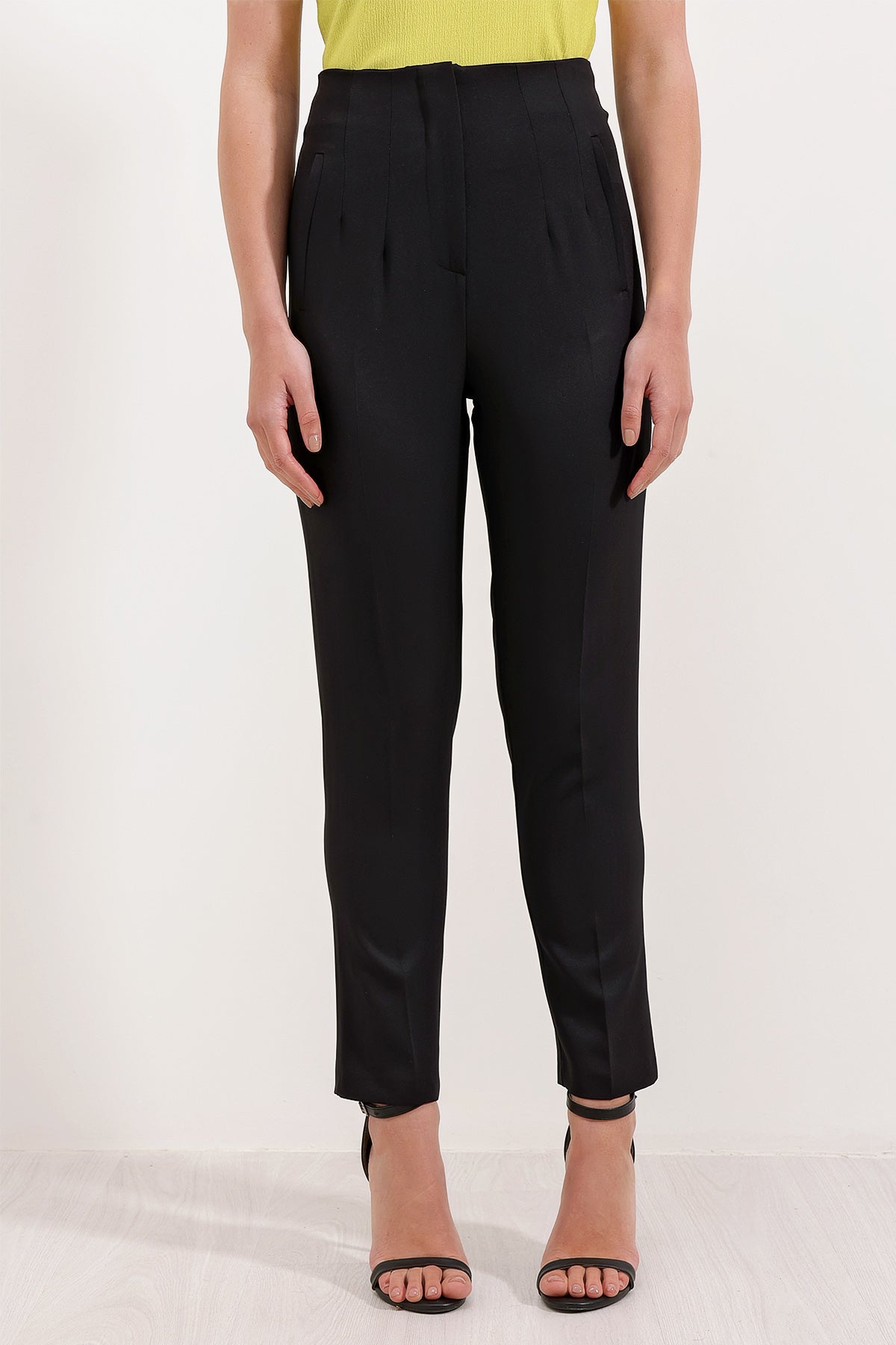 <tc>Pantalon en tissu femme à taille haute 6650</tc>