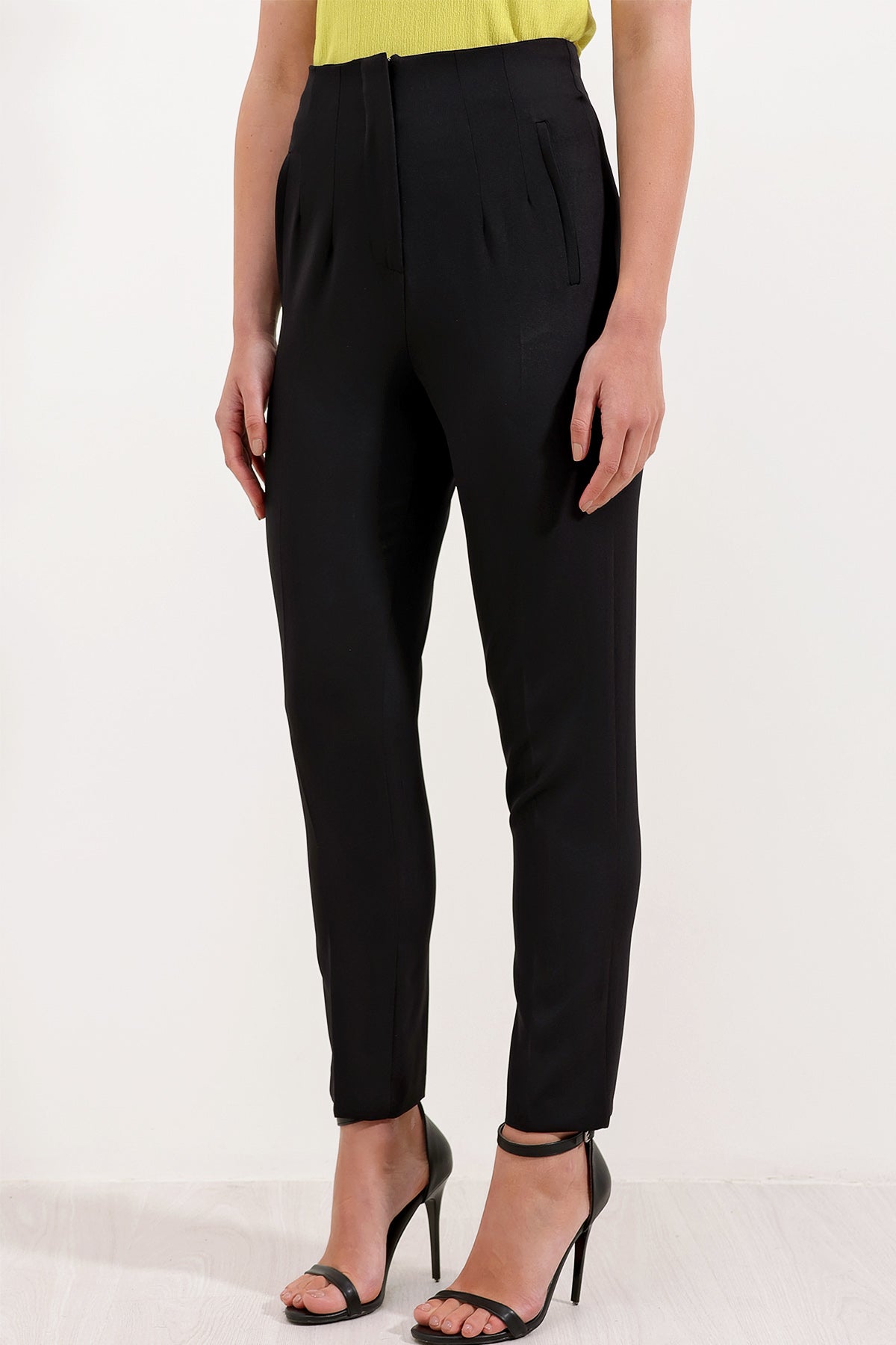 <tc>Pantalon en tissu taille haute femme 6650</tc>