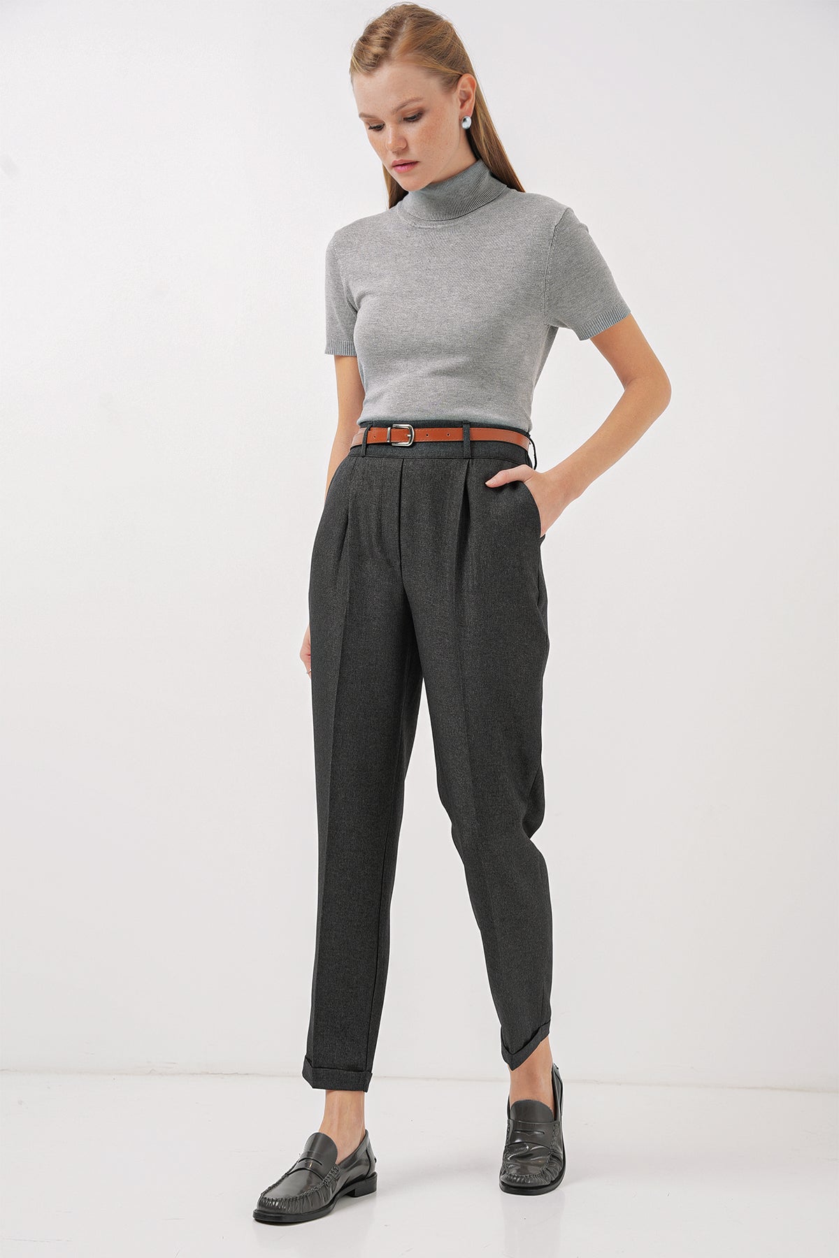 <tc>Pantalon en tissu pour femme, plissé avec ceinture - 6686</tc>