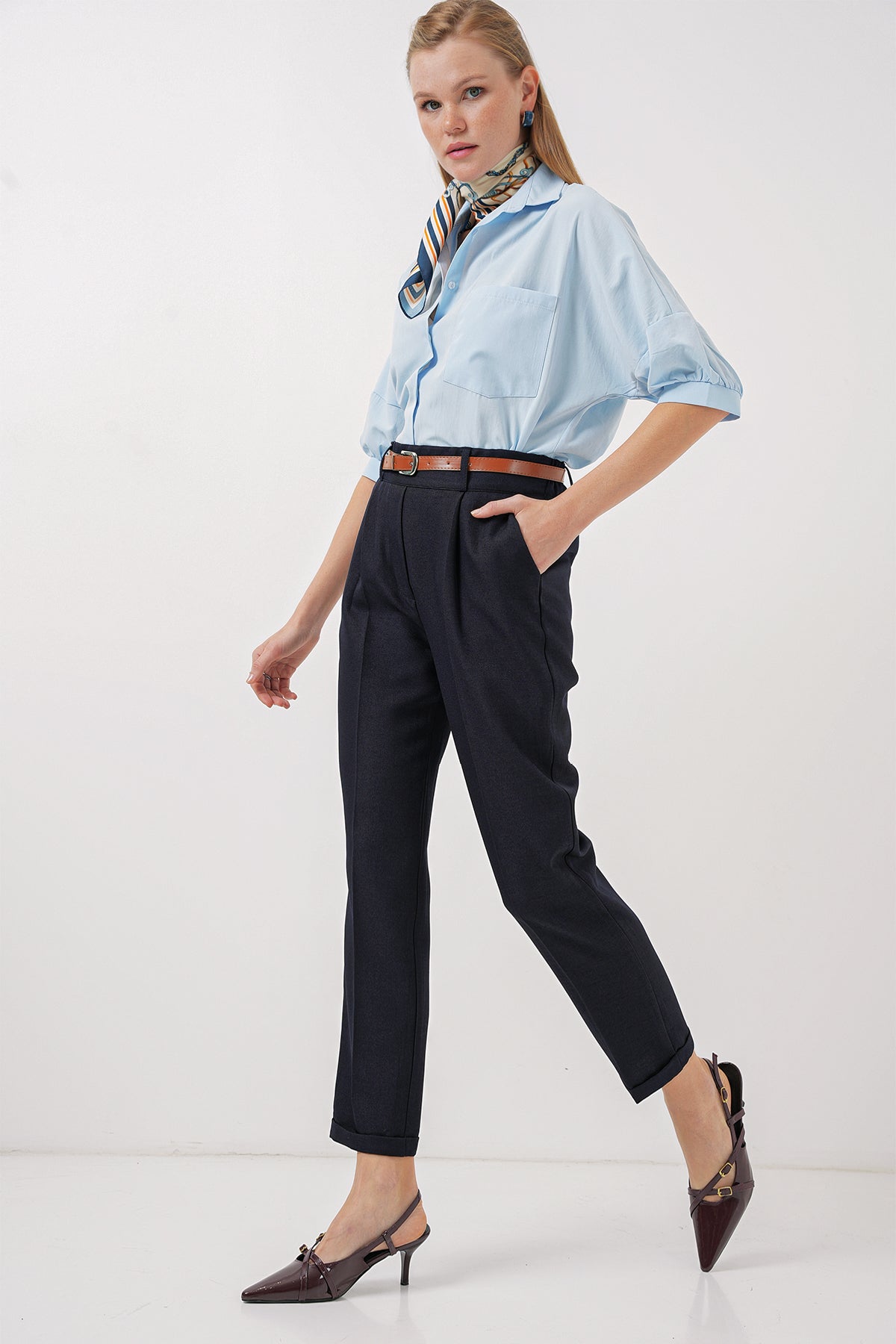 <tc>Pantalon en tissu pour femme, plissé avec ceinture - 6686</tc>