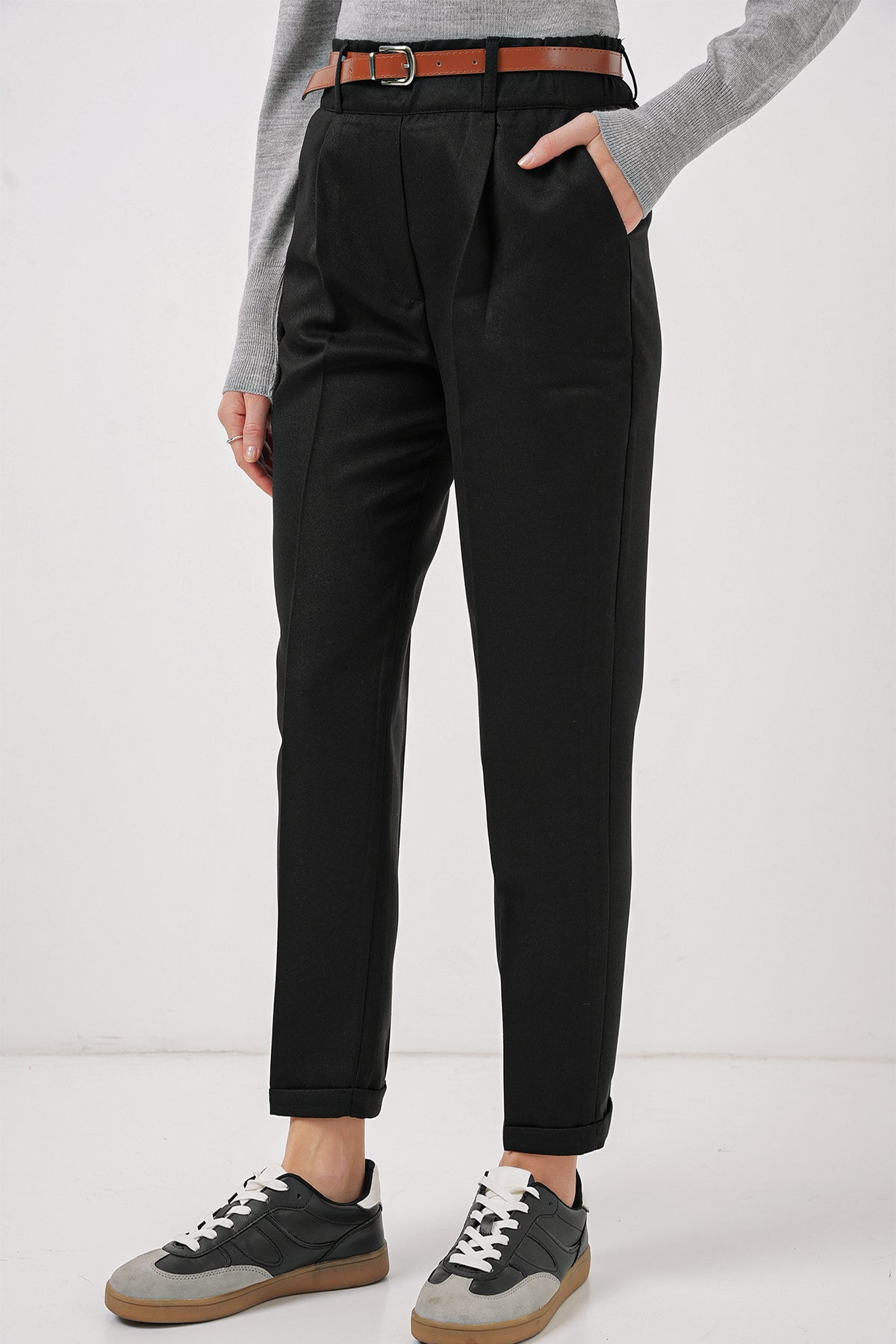 <tc>Pantalon en tissu pour femme, plissé avec ceinture - 6686</tc>