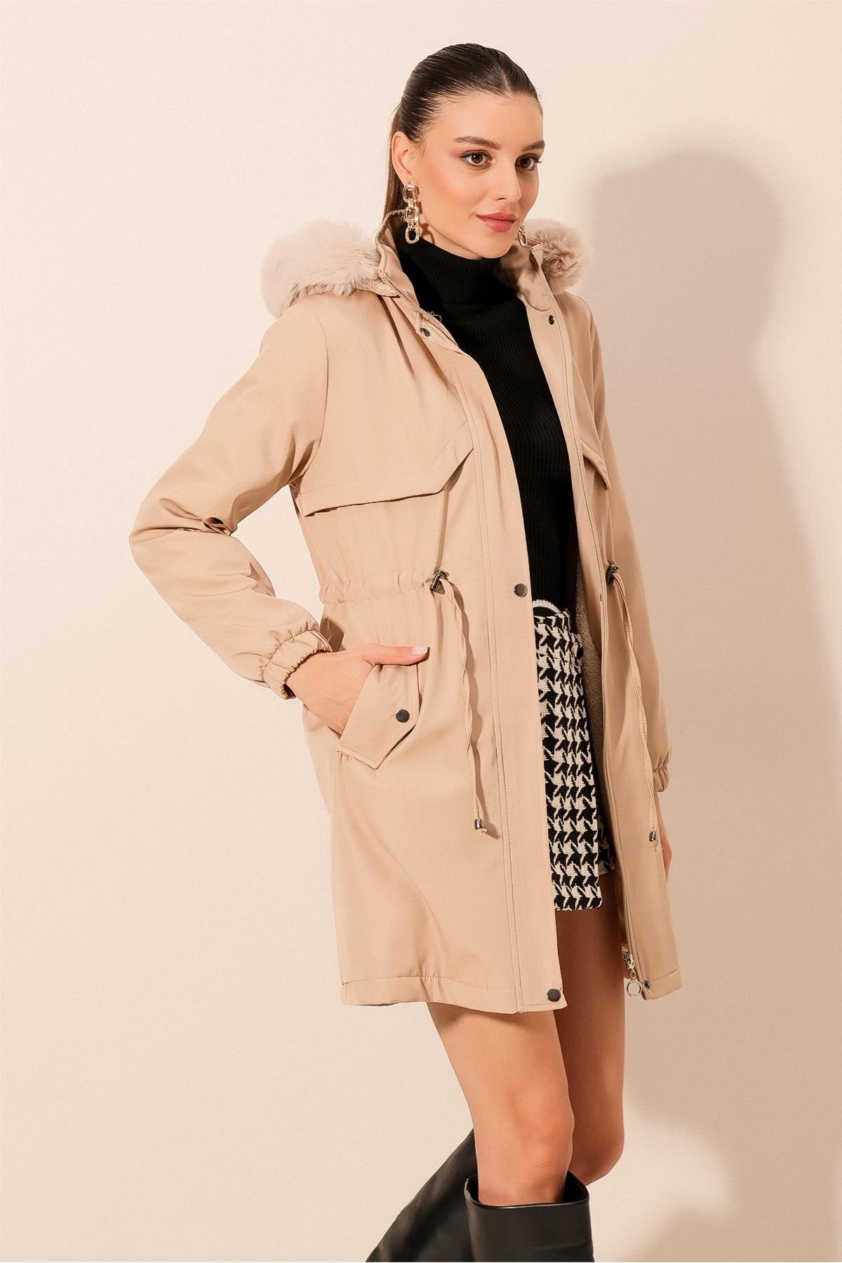 <tc>Manteau avec capuche en fausse fourrure 9129</tc>