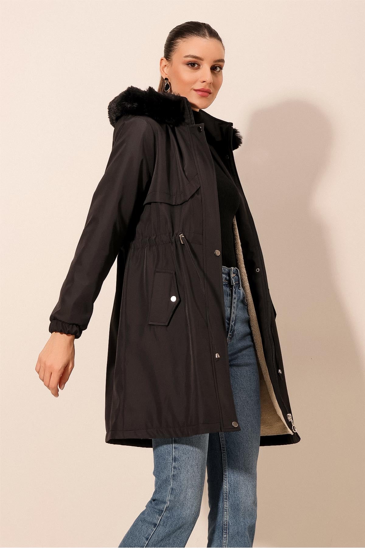 <tc>Manteau avec capuche en fausse fourrure 9129</tc>