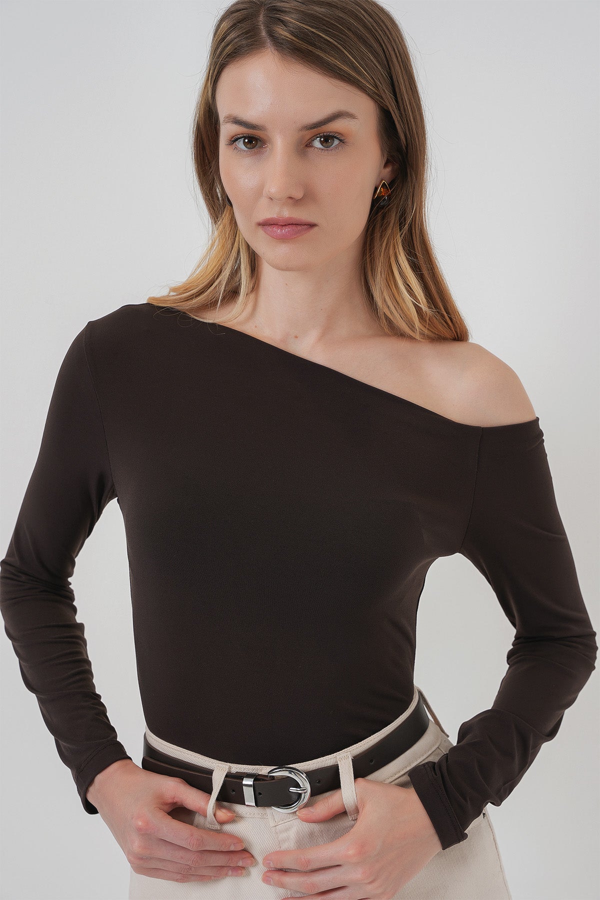 <tc>937 blouse en tissu sandy à encolure bateau</tc>