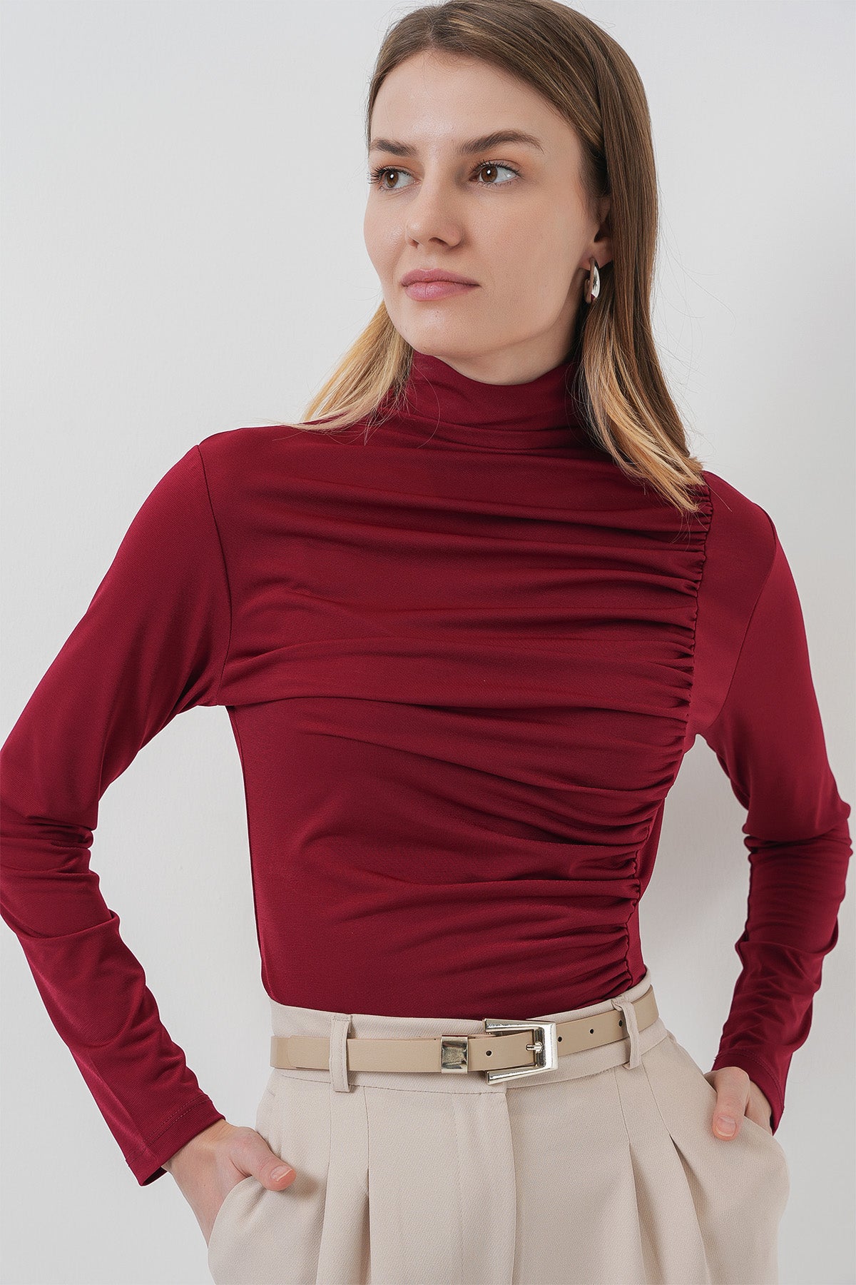 <tc>Blouse Sandy à col droit avec détails froncés, 938</tc>