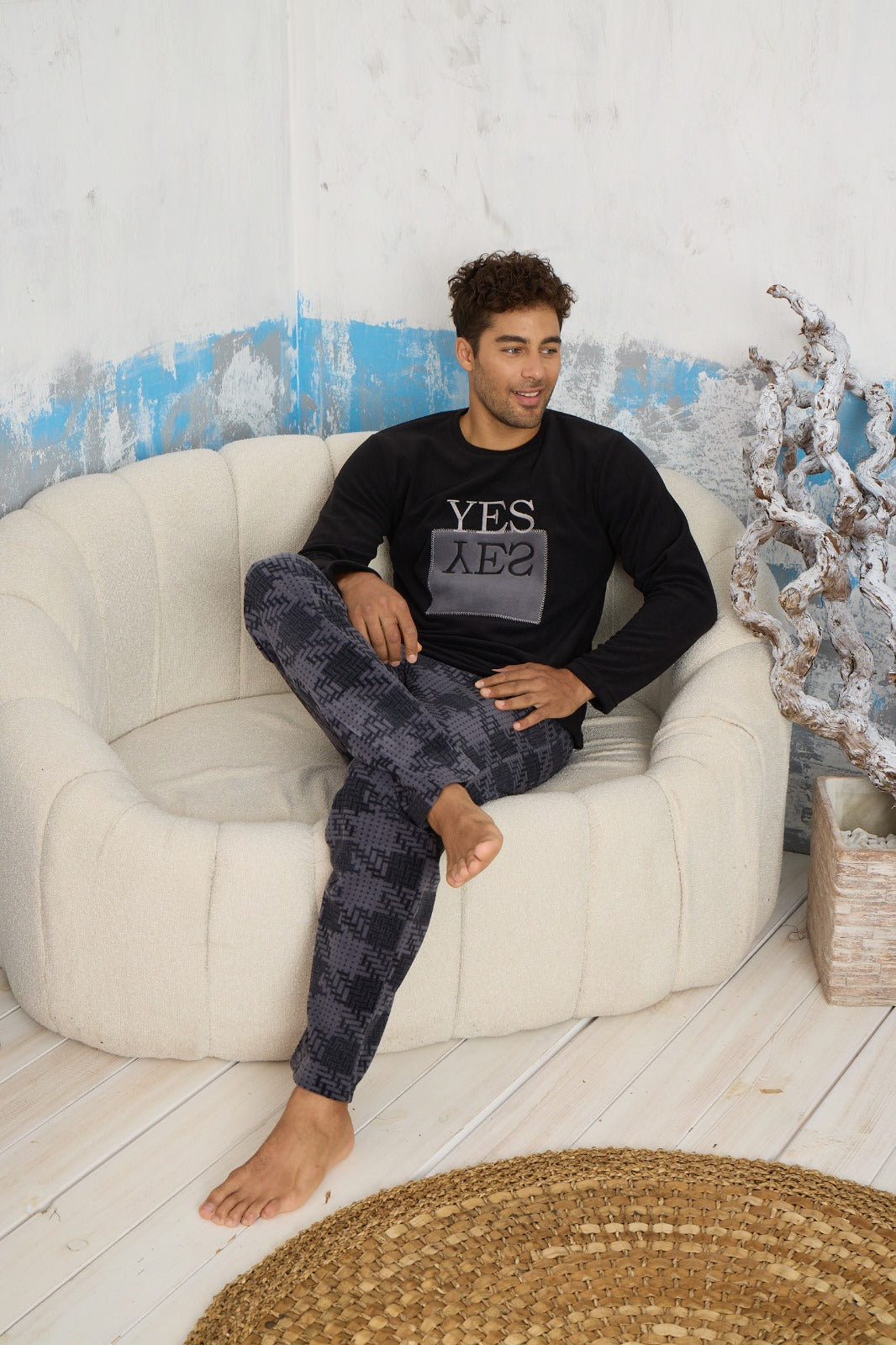 <tc>Ensemble de pyjama pour homme en polar à carreaux avec motifs brodés, Luxury Soft.</tc>