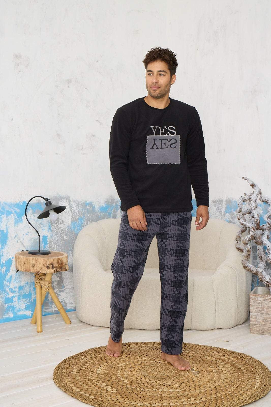 <tc>Ensemble de pyjama pour homme en polar à carreaux avec motifs brodés, Luxury Soft.</tc>