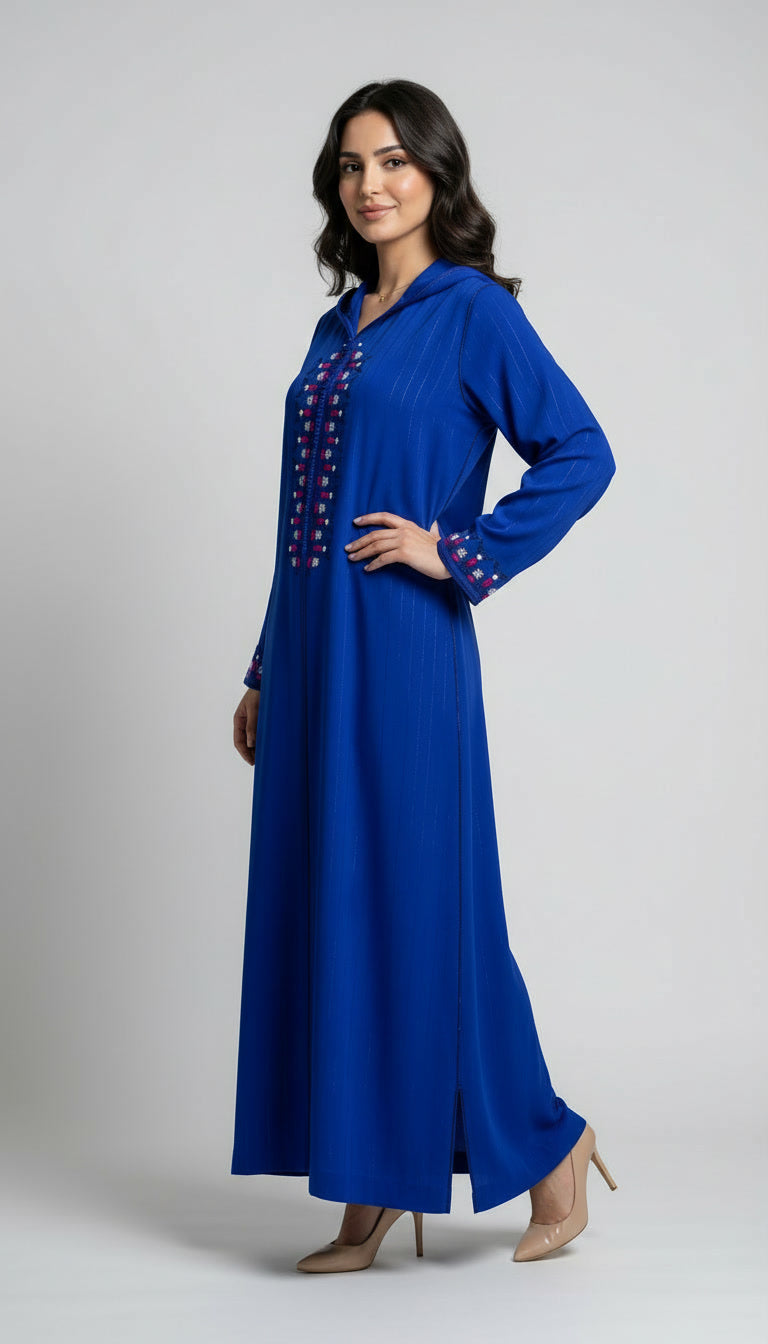 Djellaba bleue en tissu crêpe brodé