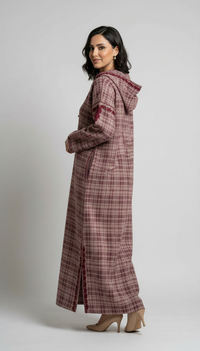 Djellaba à carreaux bordeaux – Charme chaleureux