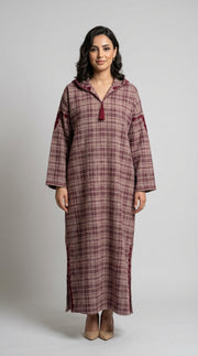 Djellaba à carreaux bordeaux – Charme chaleureux