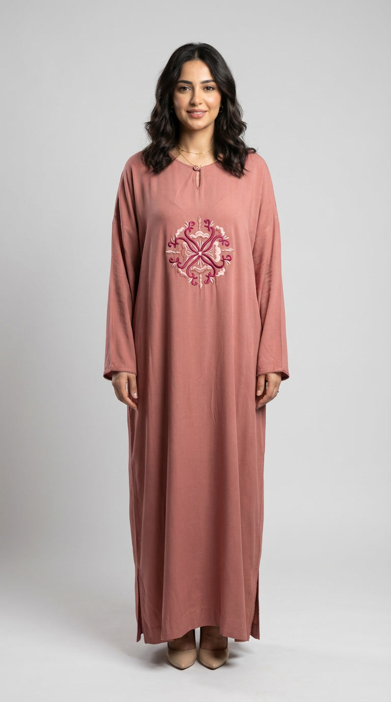 Caftan brodé signature en khayt – Élégance qui marque