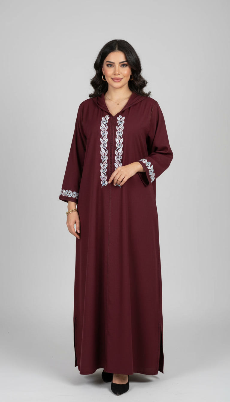 Djellaba bordeaux en crêpe brodé – Élégance affirmée