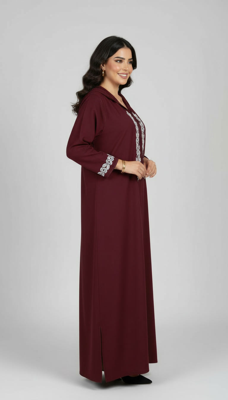 Djellaba bordeaux en crêpe brodé – Élégance affirmée