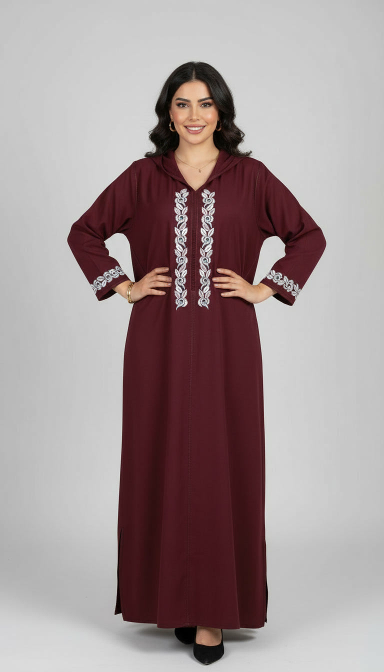 Djellaba bordeaux en crêpe brodé – Élégance affirmée