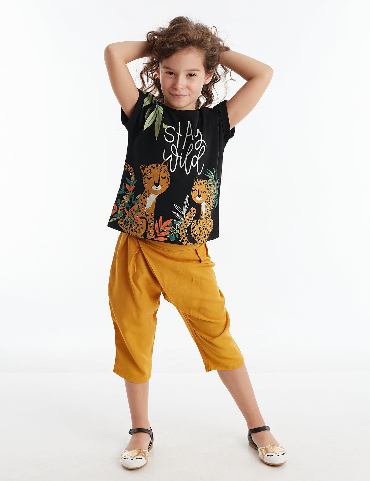 <tc>Ensemble t-shirt Stay Leo et pantalon capri pour fille</tc>