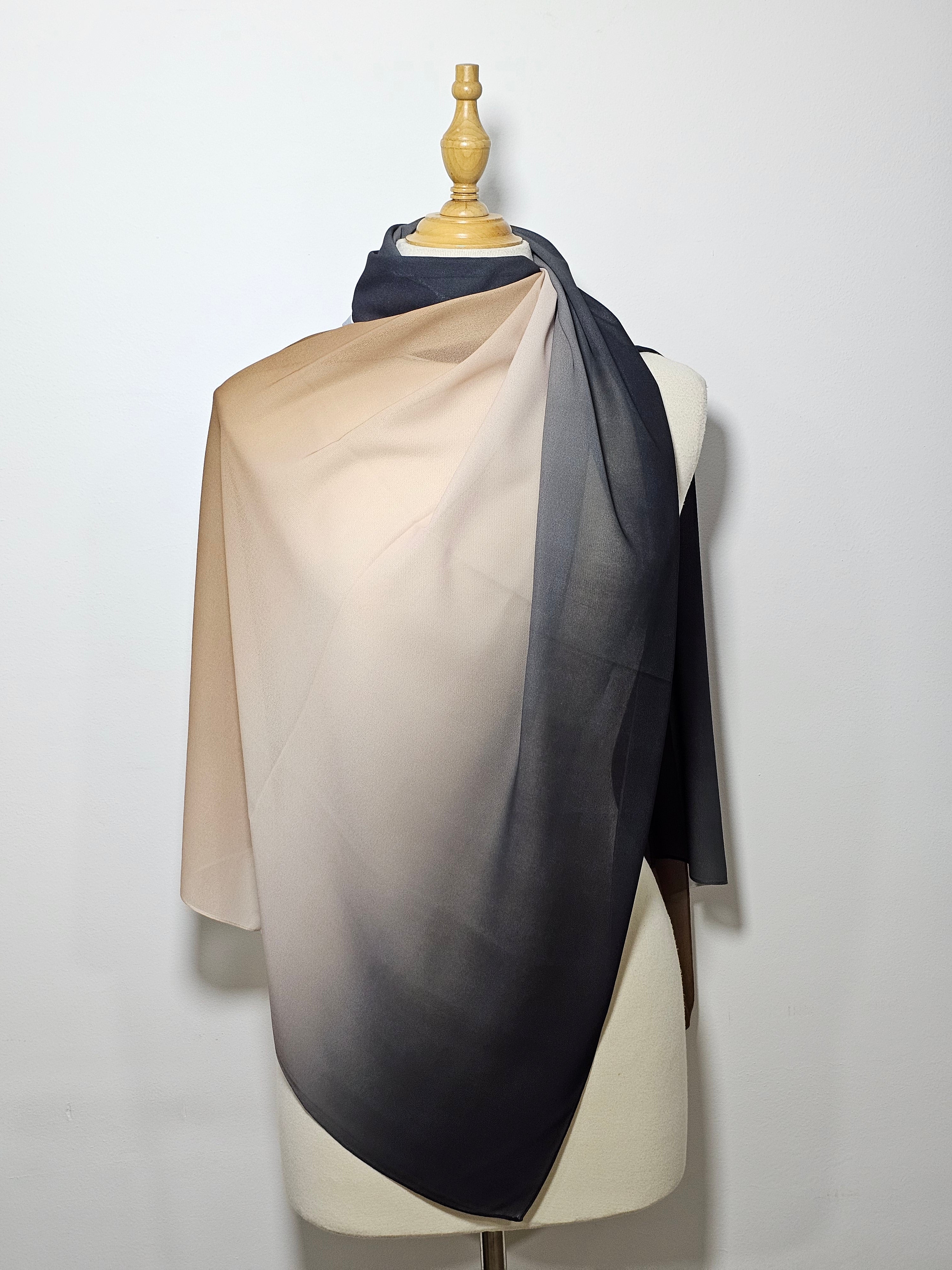 Châle en Crêpe Égyptien – 
 Collection Artistique Élégance Moderne