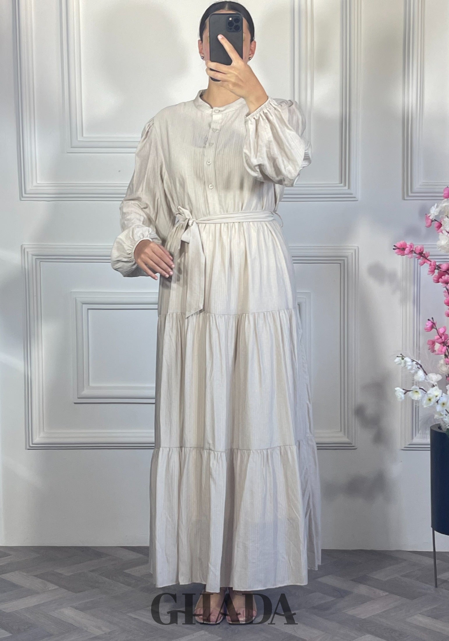 Robe longue en lin froissé - Beige vue de dos - robe longue femme - GHADA FASHION