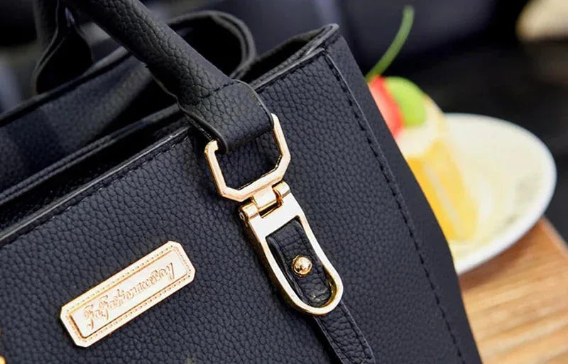 Sac à Main Femme avec Perles et Pompon – Sac à Bandoulière Femme Embossé, Sac Messenger Élégant - Justyol