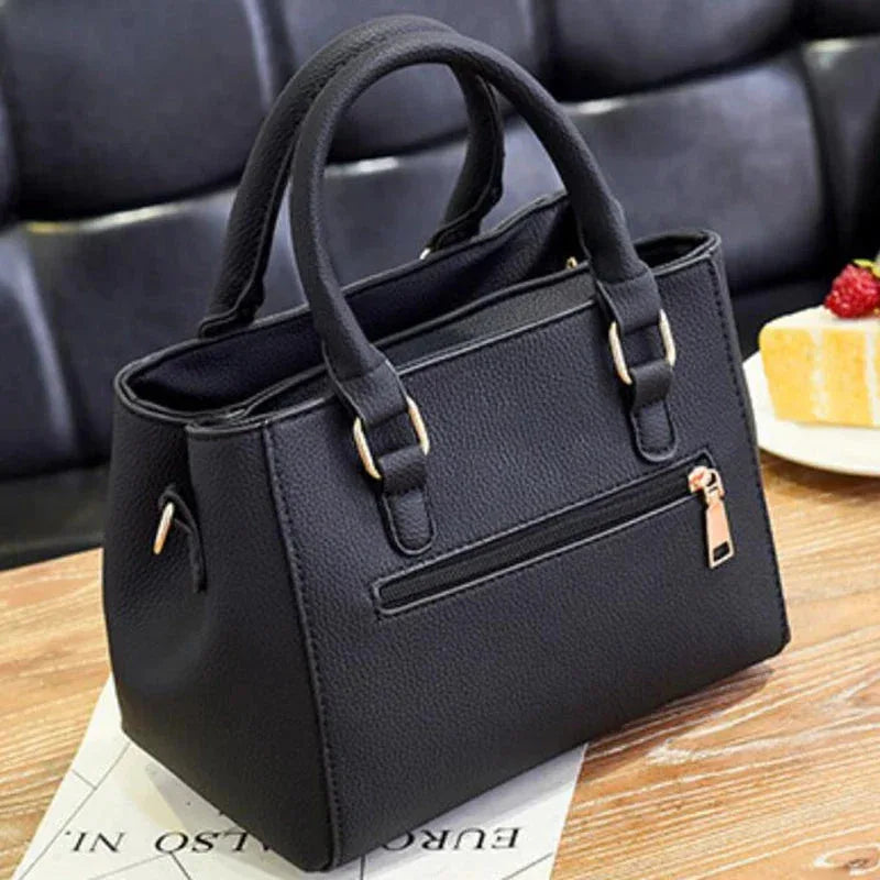 Sac à Main Femme avec Perles et Pompon – Sac à Bandoulière Femme Embossé, Sac Messenger Élégant - Justyol