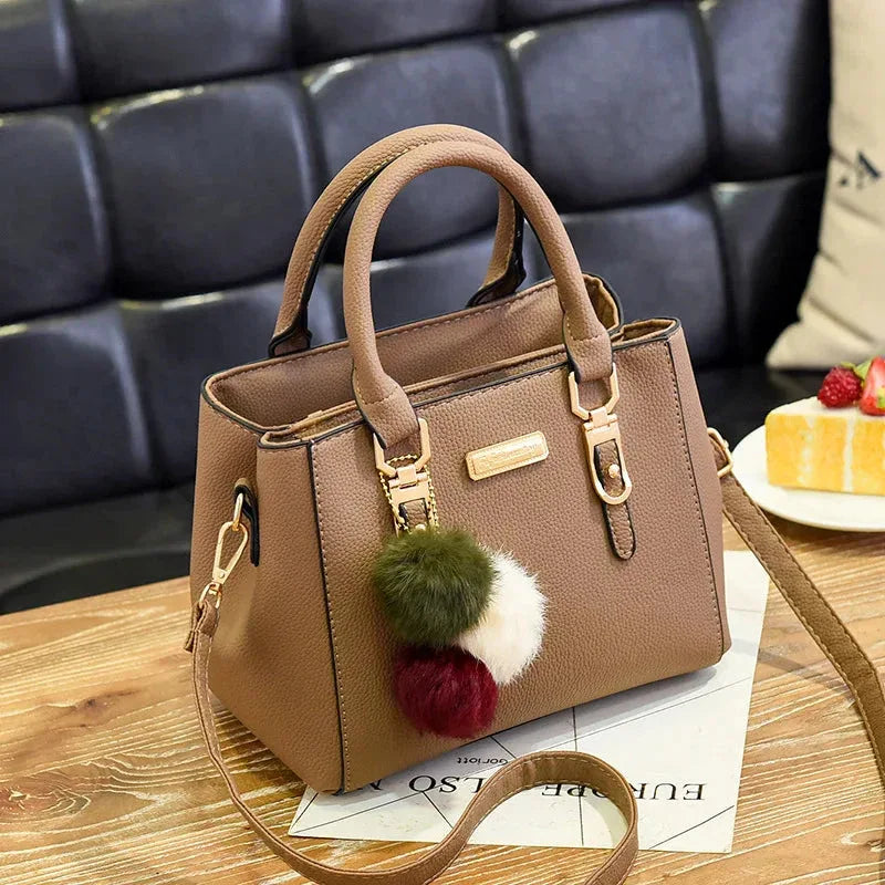 Sac à Main Femme avec Perles et Pompon – Sac à Bandoulière Femme Embossé, Sac Messenger Élégant - Justyol