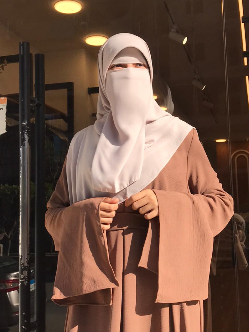 فستان طويل بقصة أنيقة من قماش CY التركي