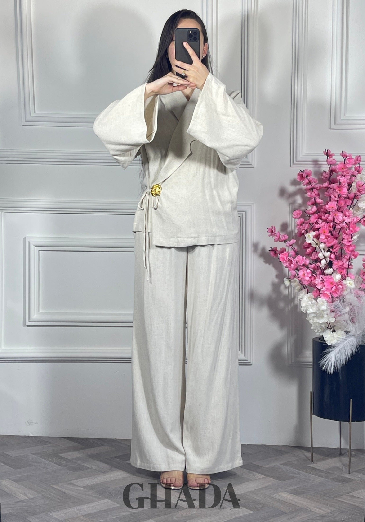 Ensemble avec pantalon en lin  - Beige sable  vue de dos - ensemble femme - GHADA FASHION