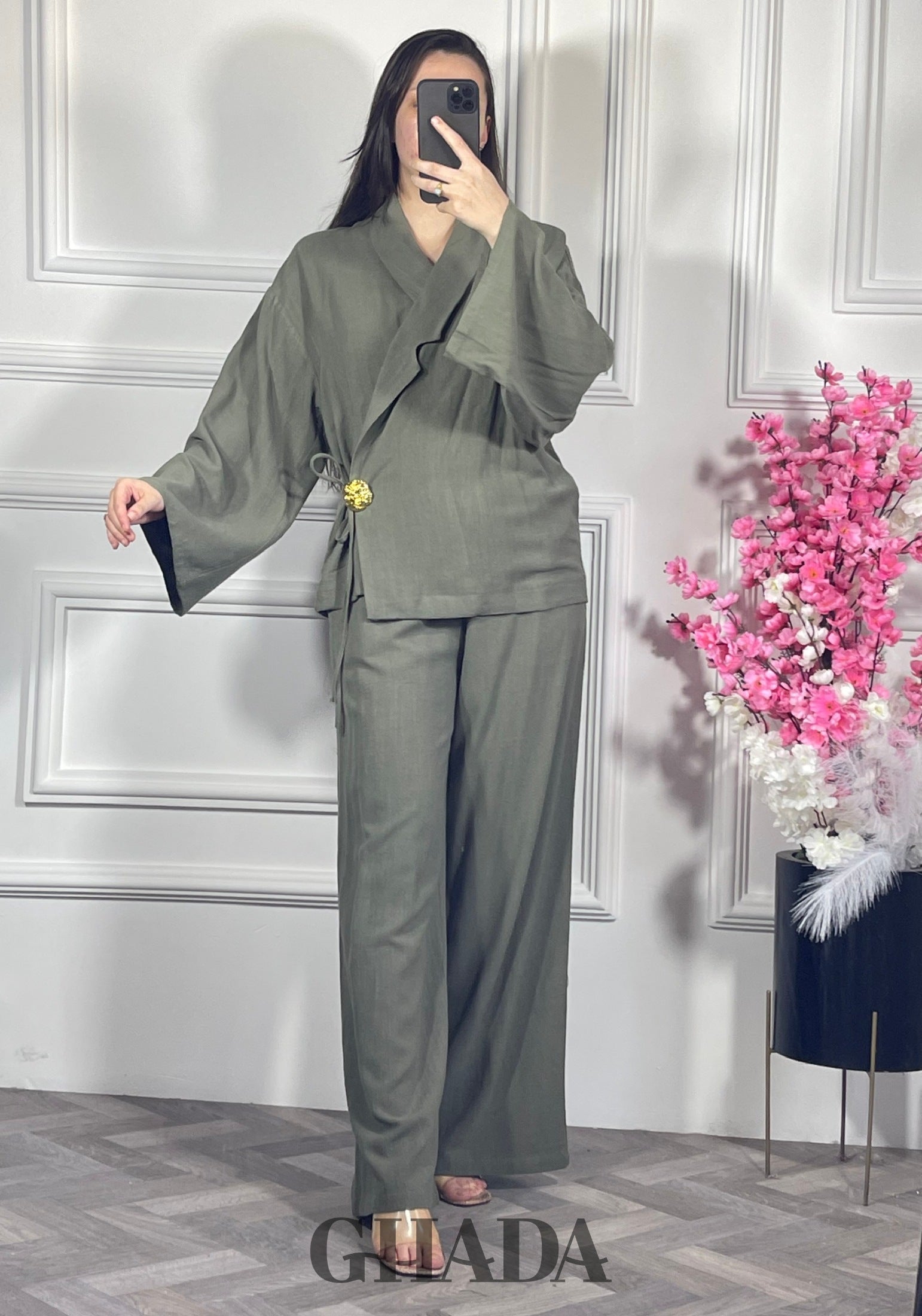 Ensemble avec pantalon en lin  - Vert kaki vue complète - ensemble femme - GHADA FASHION