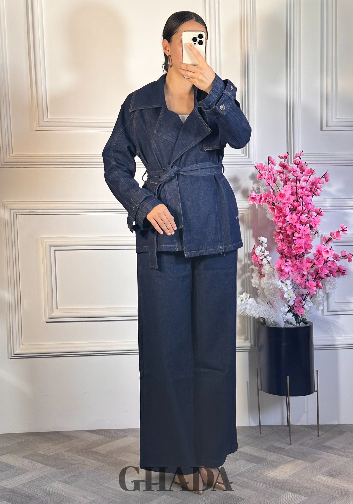 Ensemble trench crop et pantalon en denim vue de dos - ensemble femme - GHADA FASHION