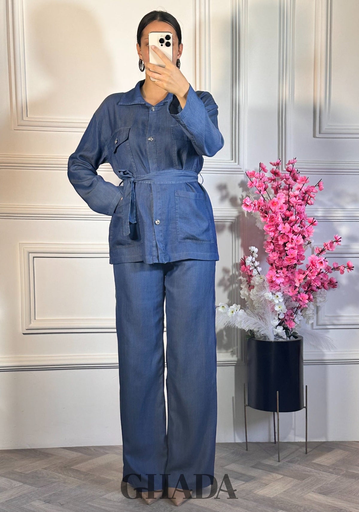 Ensemble chemise ceinturée et pantalon  - Bleu Jean détail broderie - ensemble femme - GHADA FASHION