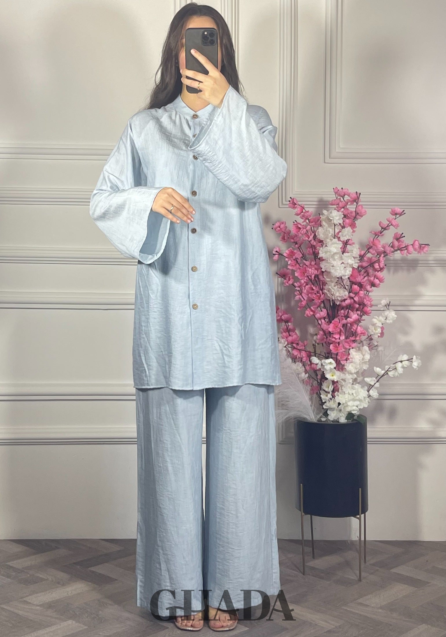 Ensemble brodé en lin  - Bleu ciel vue de face - ensemble femme - GHADA FASHION