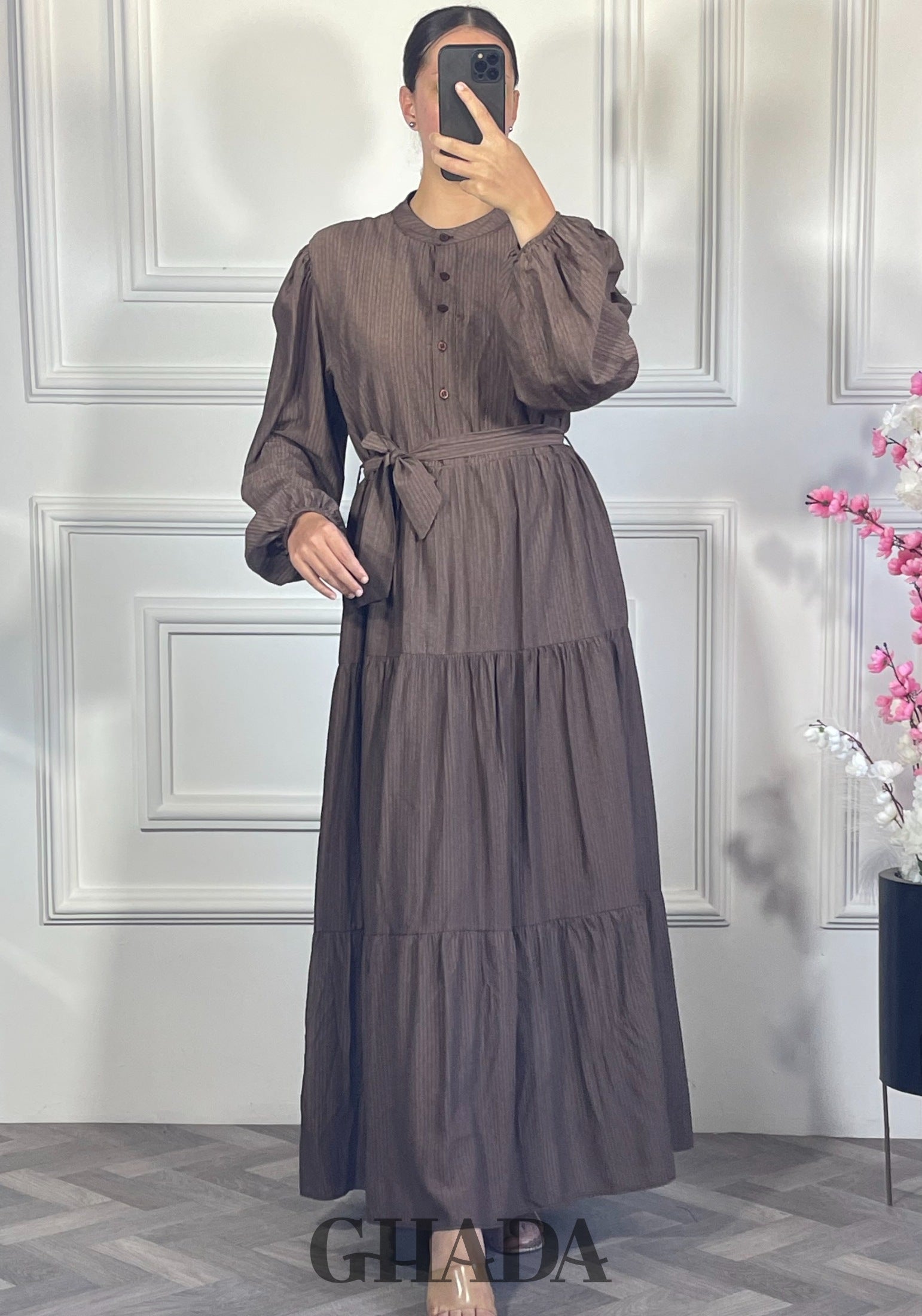 Robe longue en lin froissé - Marron foncé vue complète - robe longue femme - GHADA FASHION