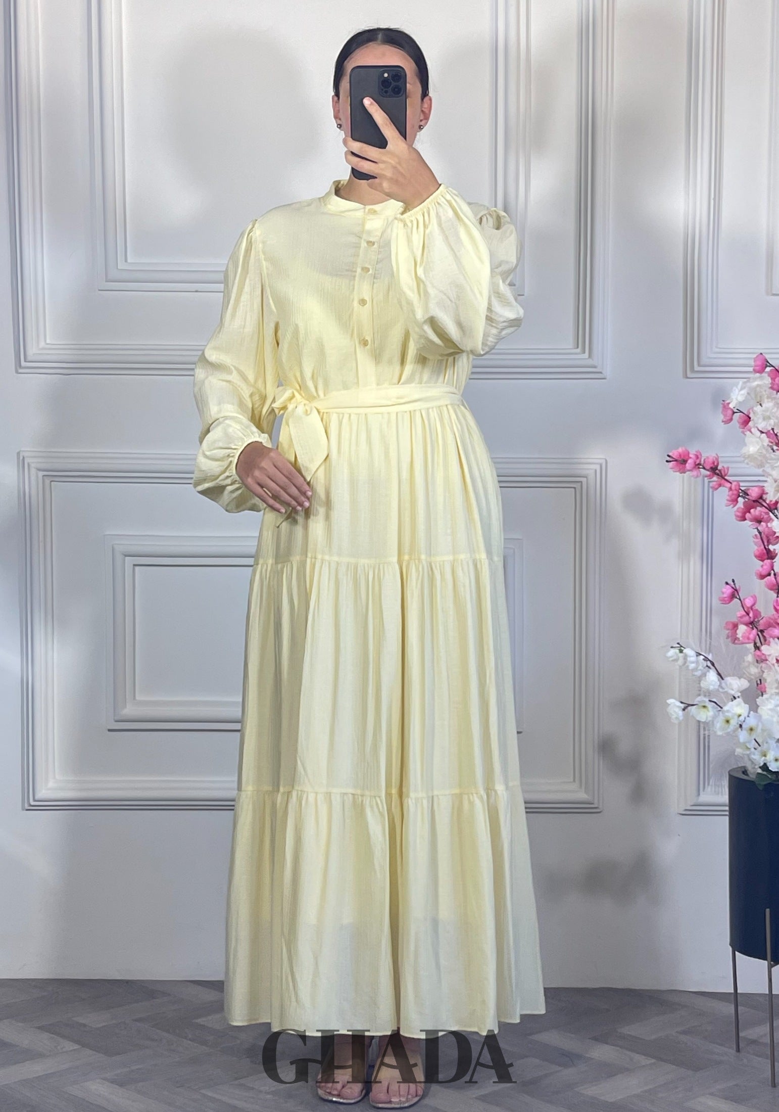 Robe longue en lin froissé - Jaune clair vue de face - robe longue femme - GHADA FASHION