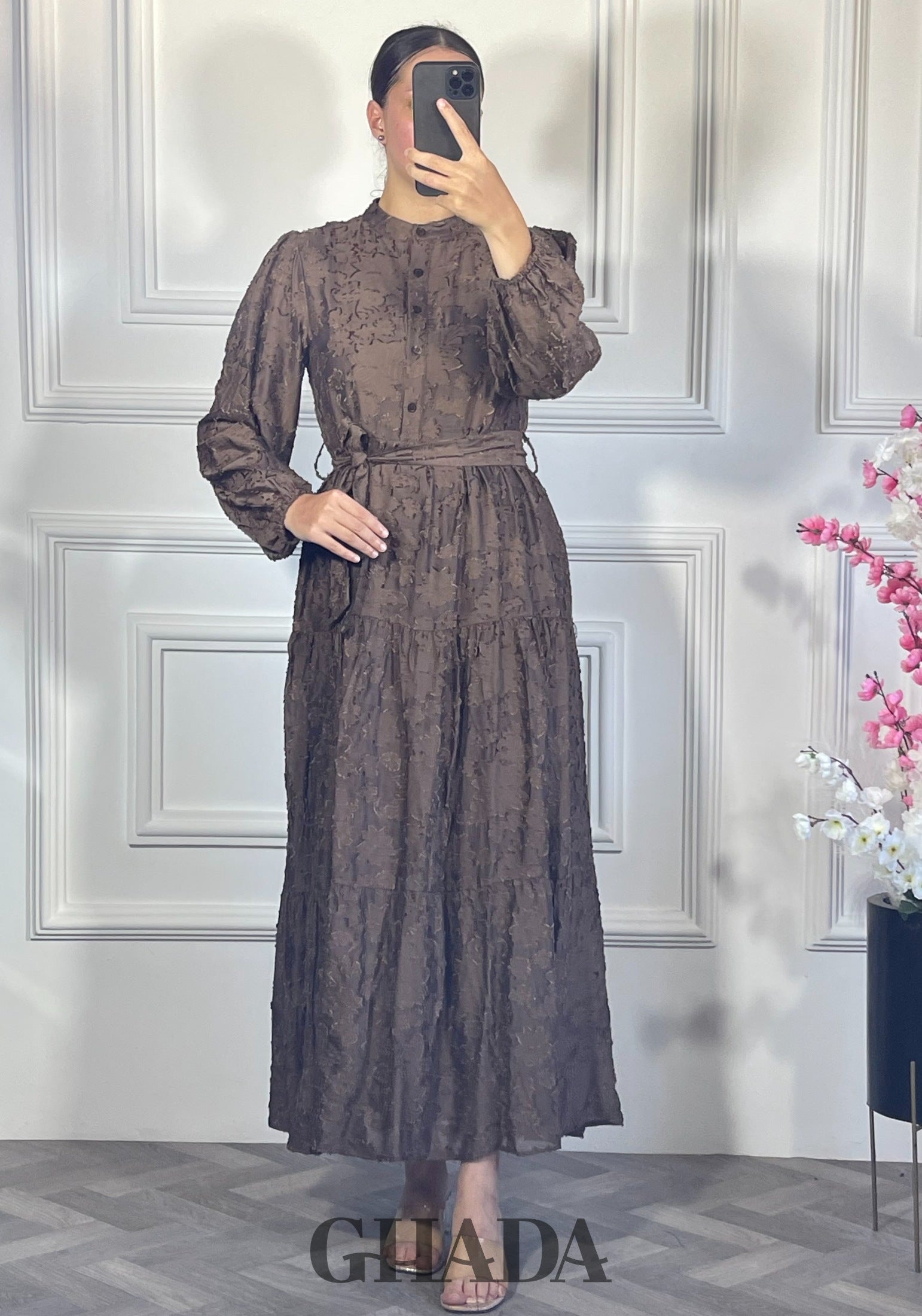 Robe brodée avec doublure - Marron chocolat vue complète - robe longue femme - GHADA FASHION