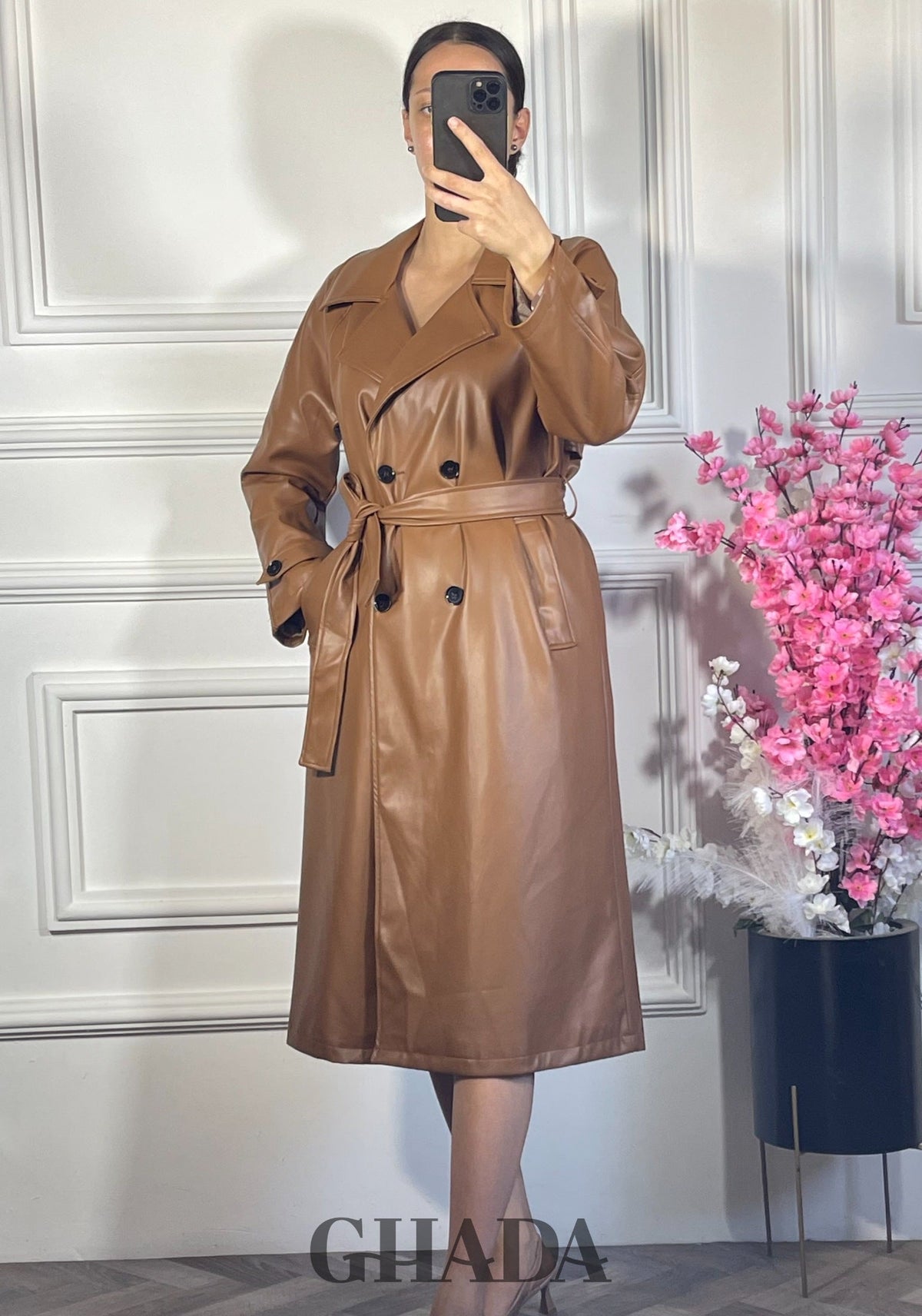 Trench-coat long en simili cuir - Camel détail broderie - manteau femme - GHADA FASHION