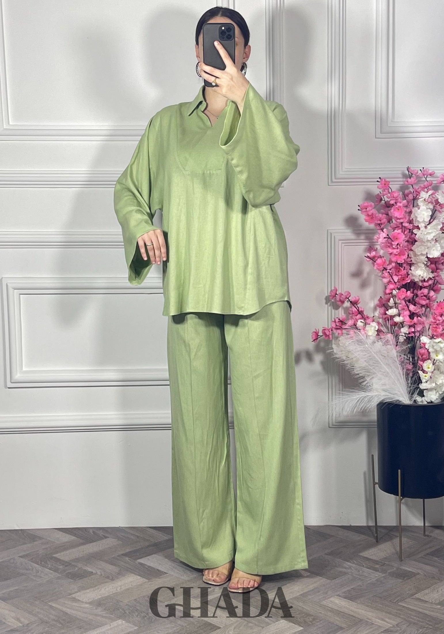 Ensemble en lin col V - Vert clair vue de dos - ensemble femme - GHADA FASHION