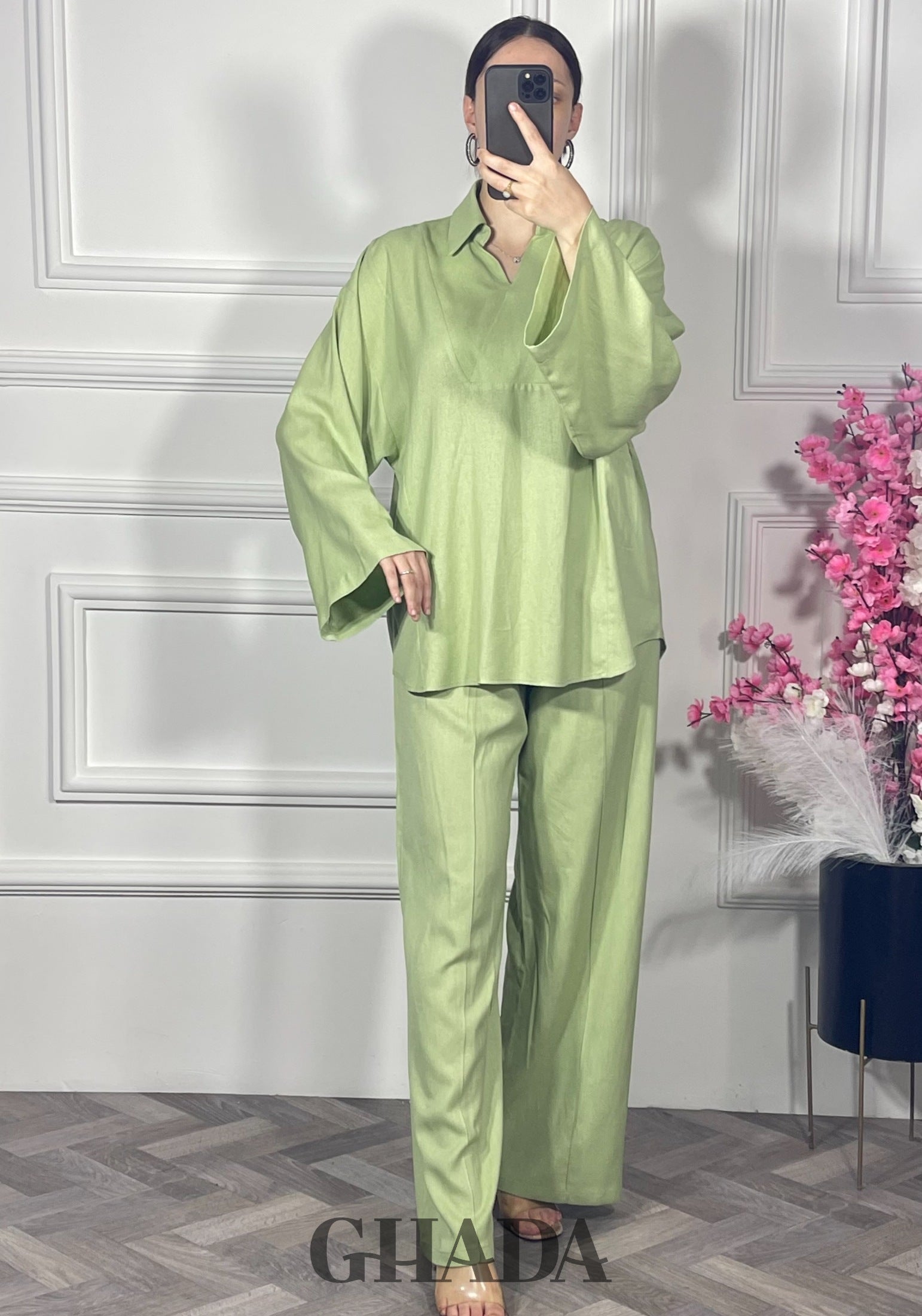 Ensemble en lin col V - Vert clair vue de face - ensemble femme - GHADA FASHION