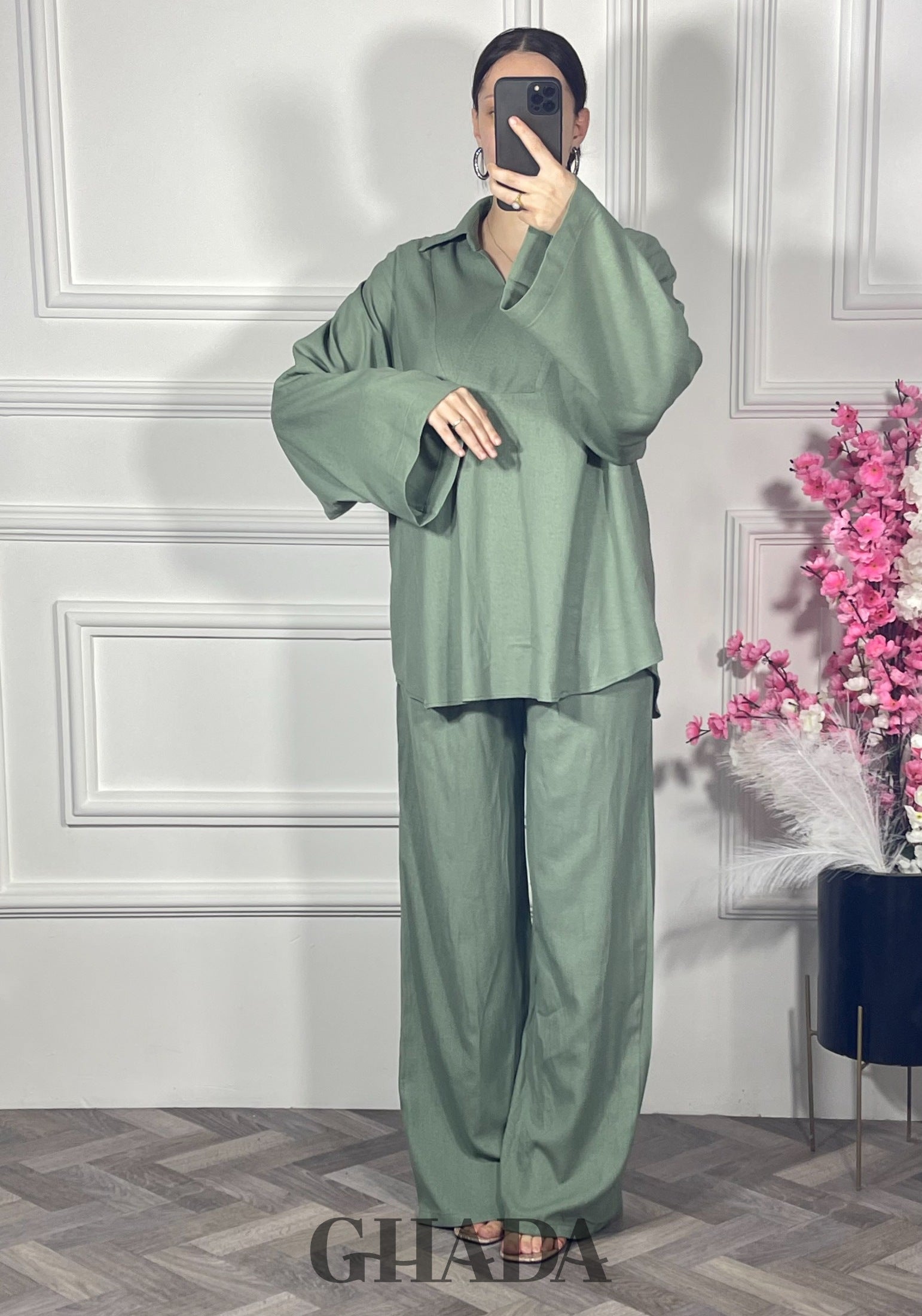 Ensemble en lin col V - Vert sauge vue de dos - ensemble femme - GHADA FASHION