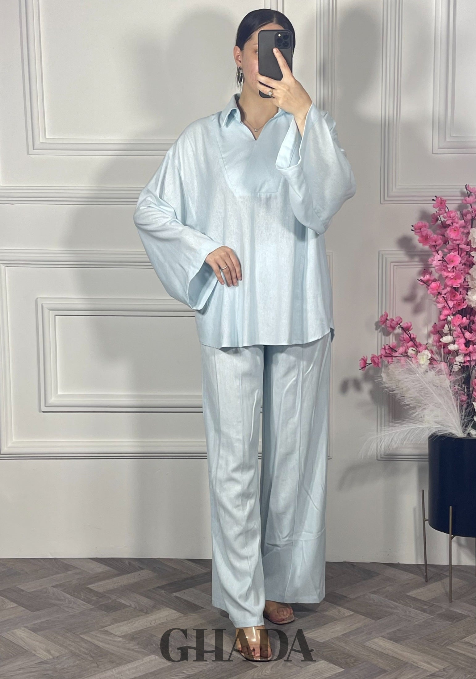Ensemble en lin col V - Bleu ciel vue de face - ensemble femme - GHADA FASHION