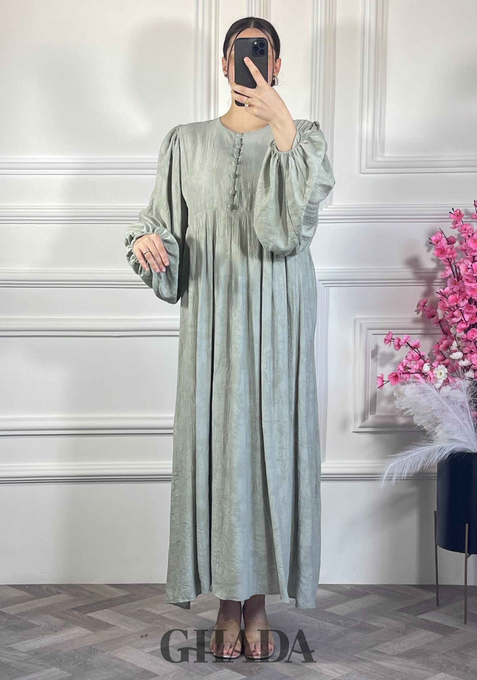 Robe en lin brodé - Vert clair vue de dos - robe longue femme - GHADA FASHION