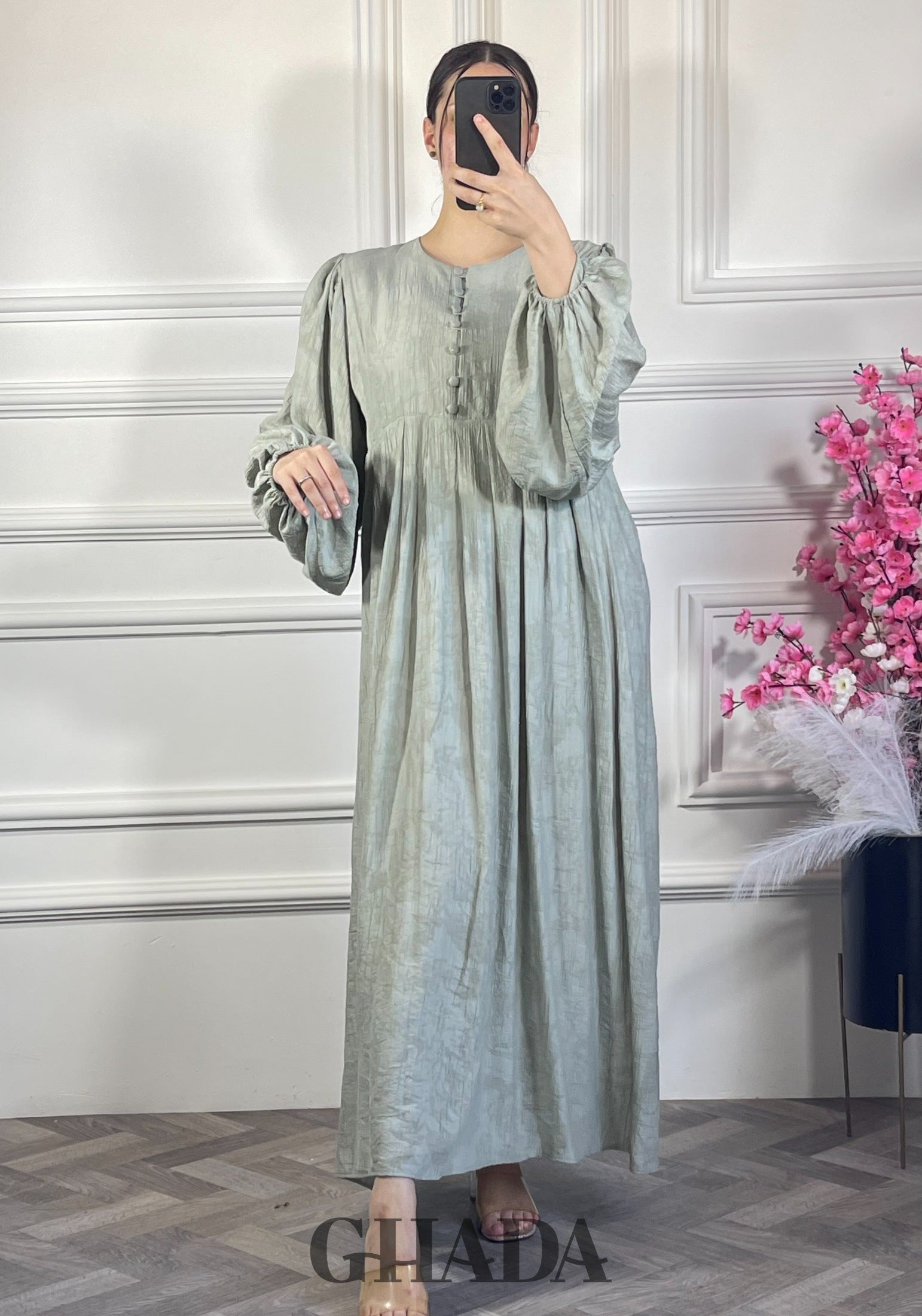 Robe en lin brodé - Vert clair vue de face - robe longue femme - GHADA FASHION