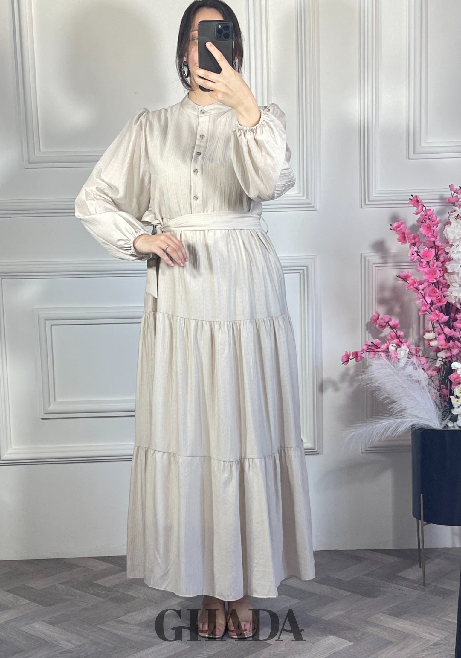 Robe en lin froissé - Beige clair vue de dos - robe longue femme - GHADA FASHION