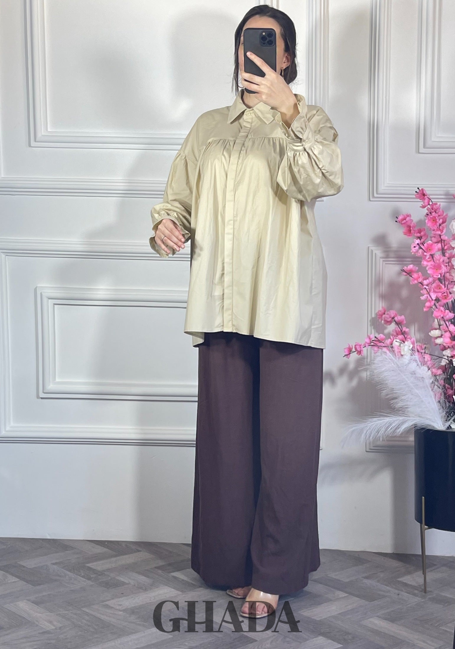 Chemise avec fronces - Beige vue de dos - chemise femme - GHADA FASHION