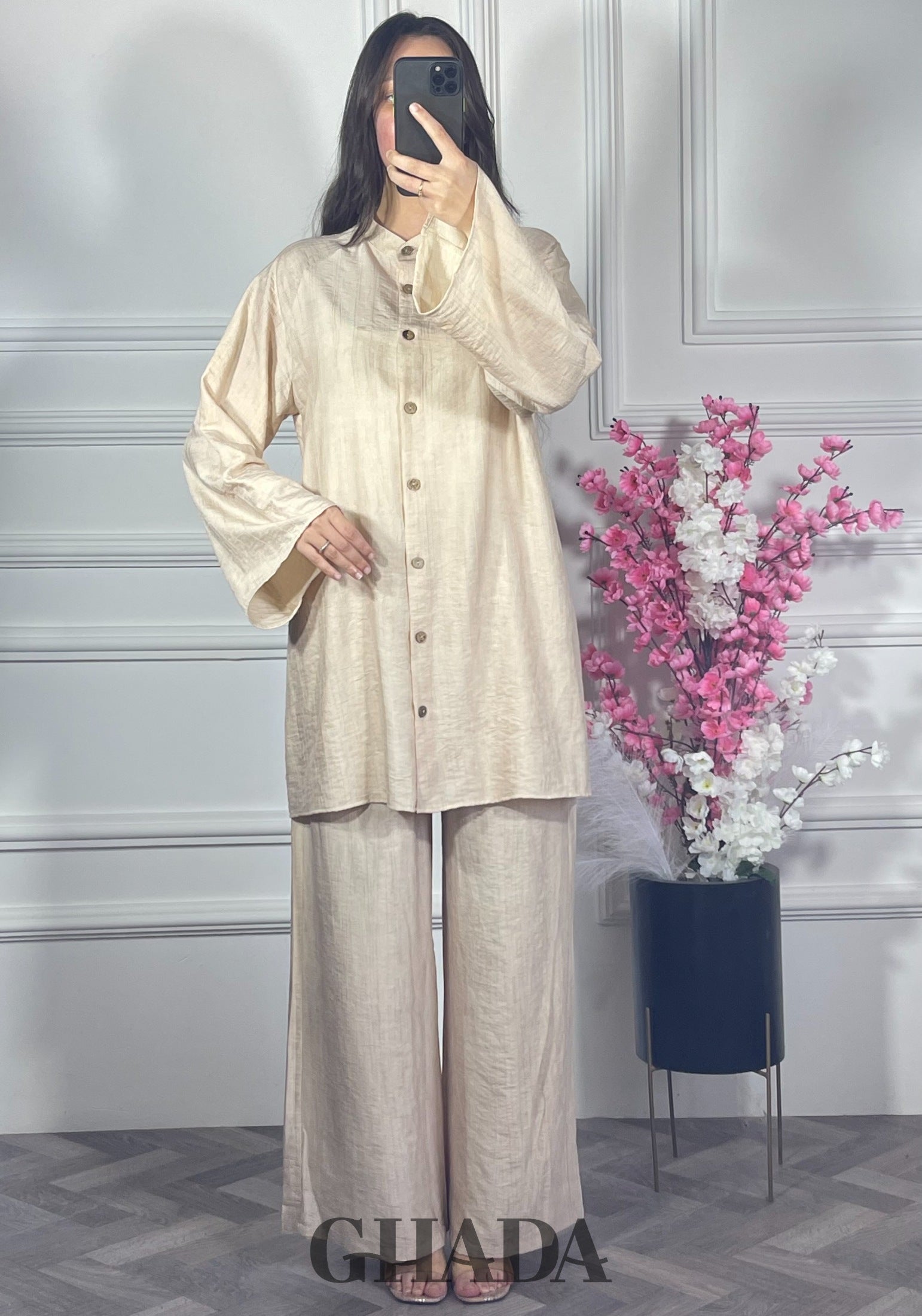 Ensemble brodé en lin  - Beige vue de dos - ensemble femme - GHADA FASHION