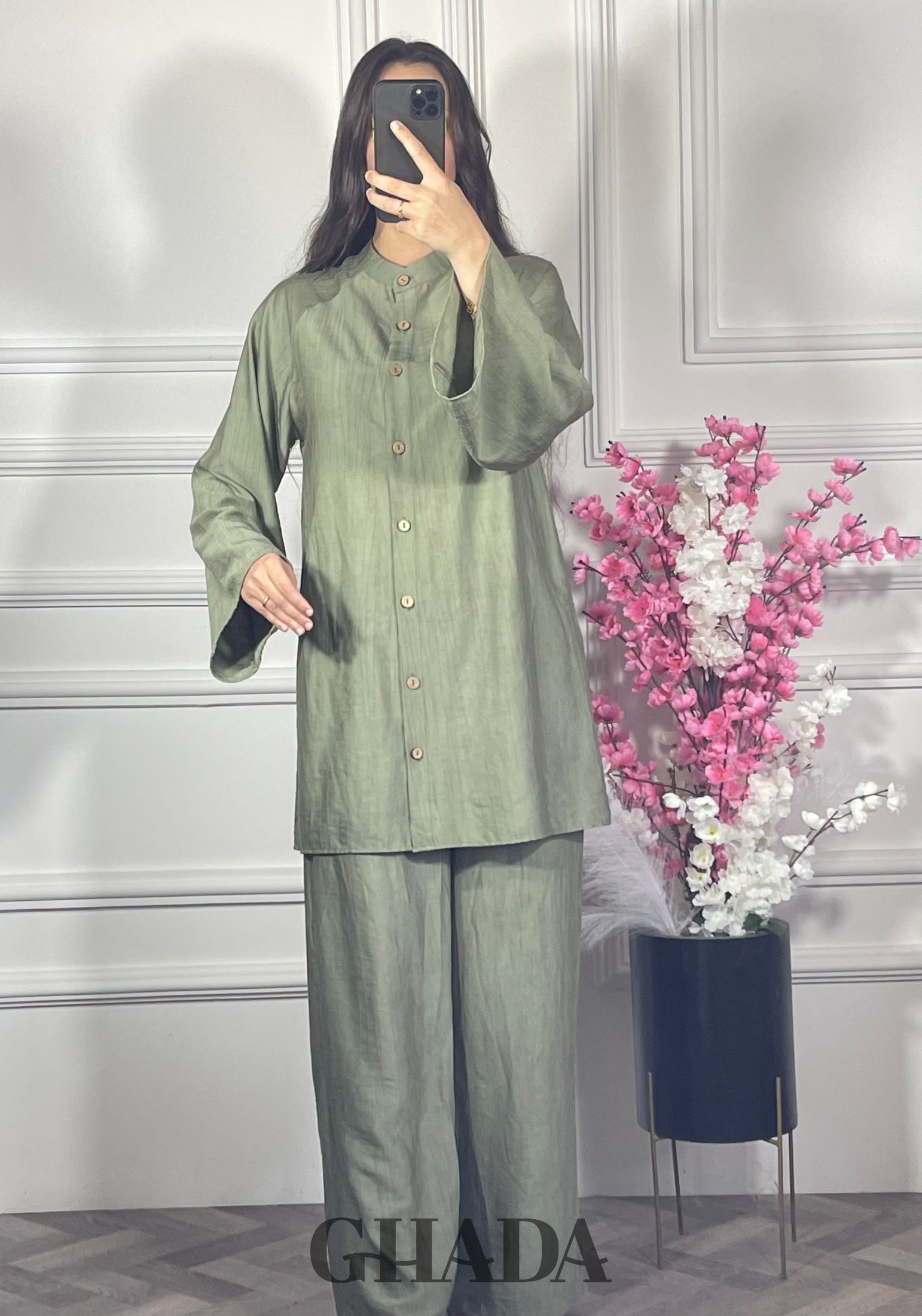 Ensemble brodé en lin  - Vert kaki vue complète - ensemble femme - GHADA FASHION