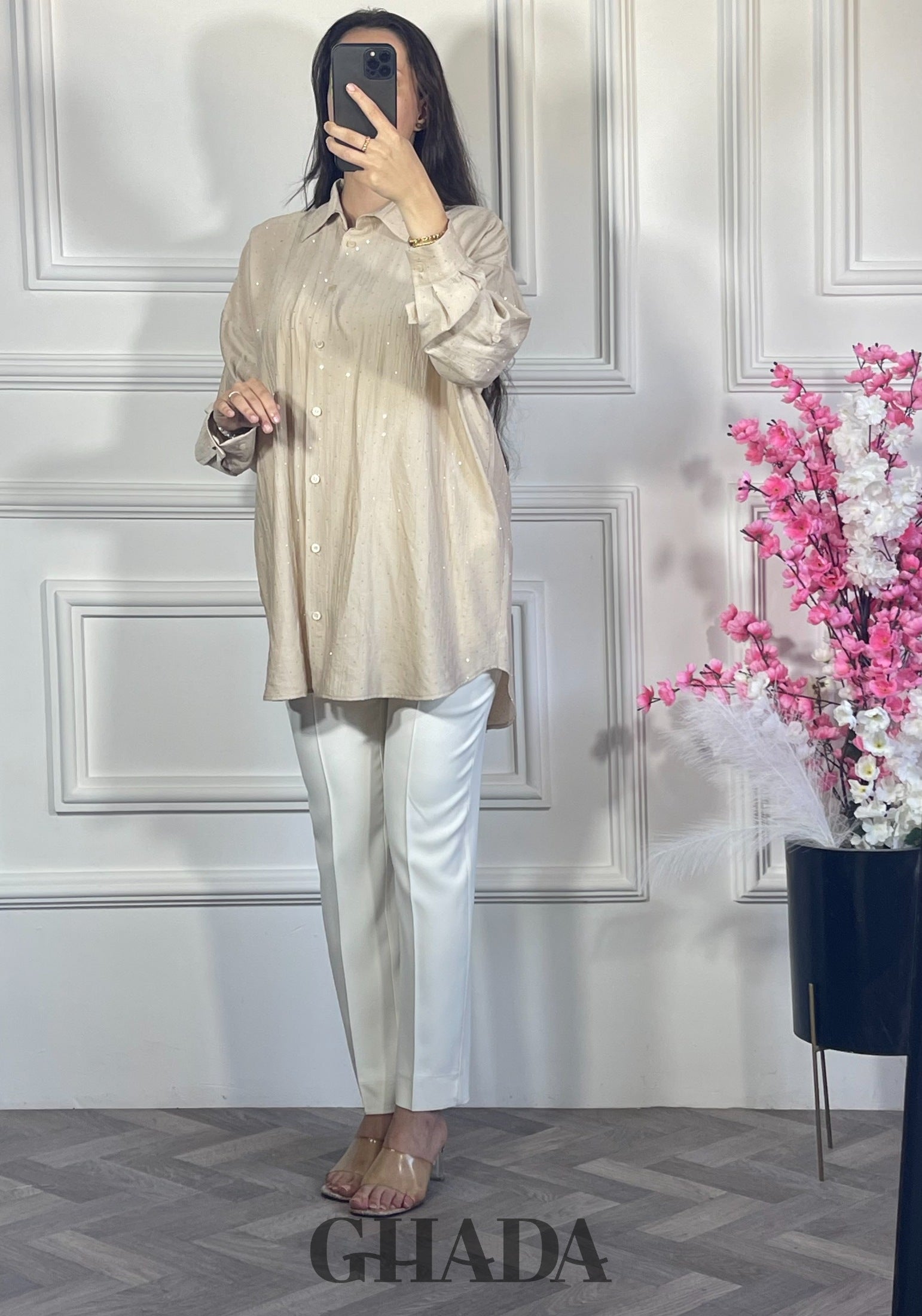 Chemise avec strass - Beige vue de dos - chemise femme - GHADA FASHION