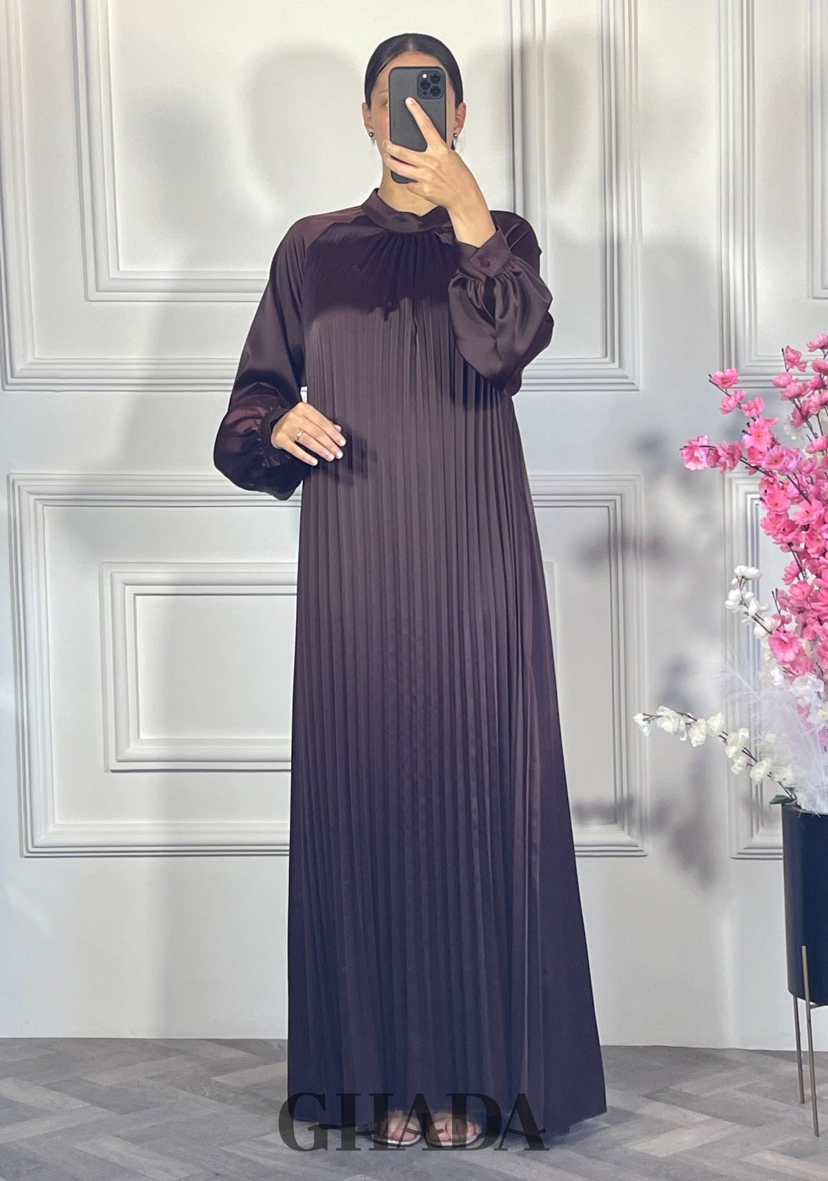 Robe longue plissée - Marron vue de dos - robe longue femme - GHADA FASHION