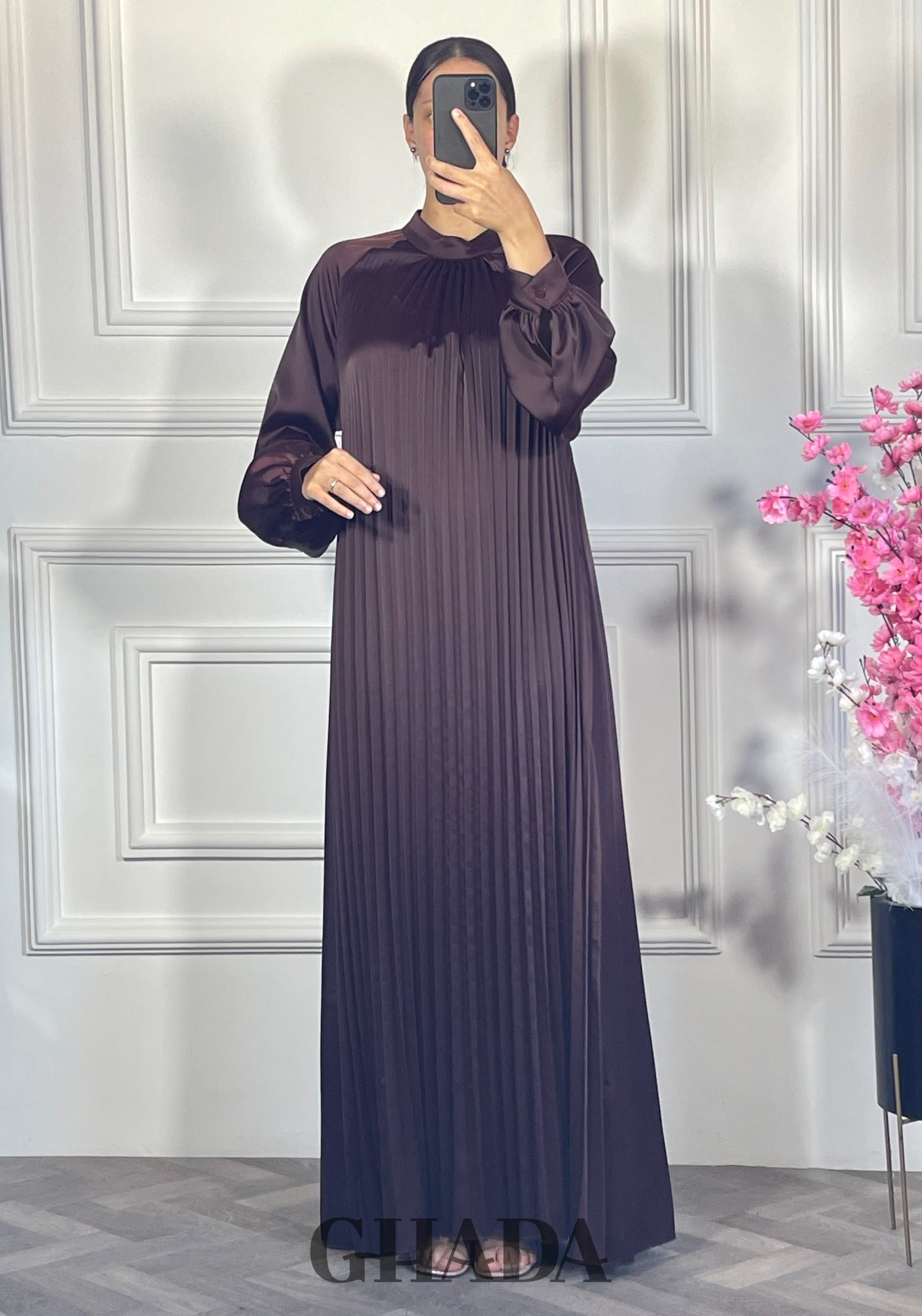 Robe longue plissée - Marron vue de dos - robe longue femme - GHADA FASHION