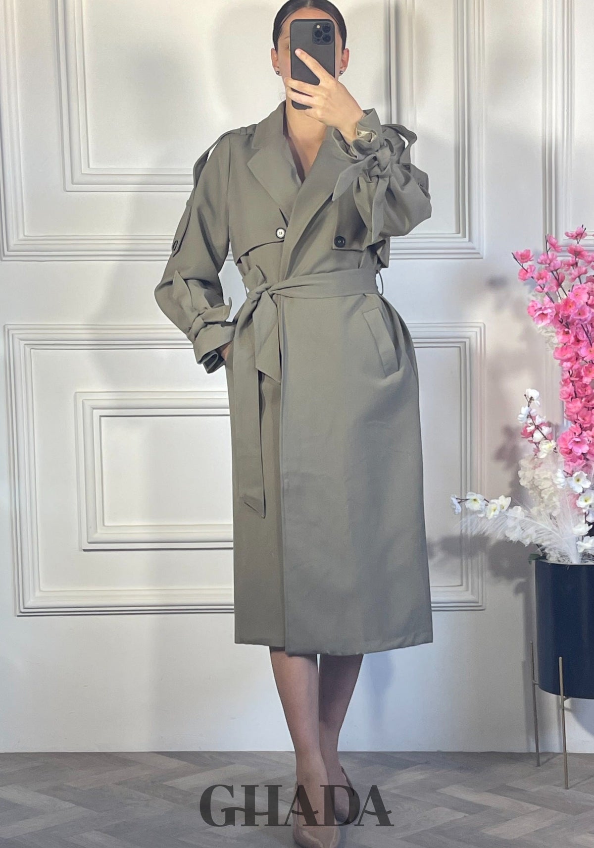 Trench long oversize ceinturé - Vert kaki vue complète - manteau femme - GHADA FASHION