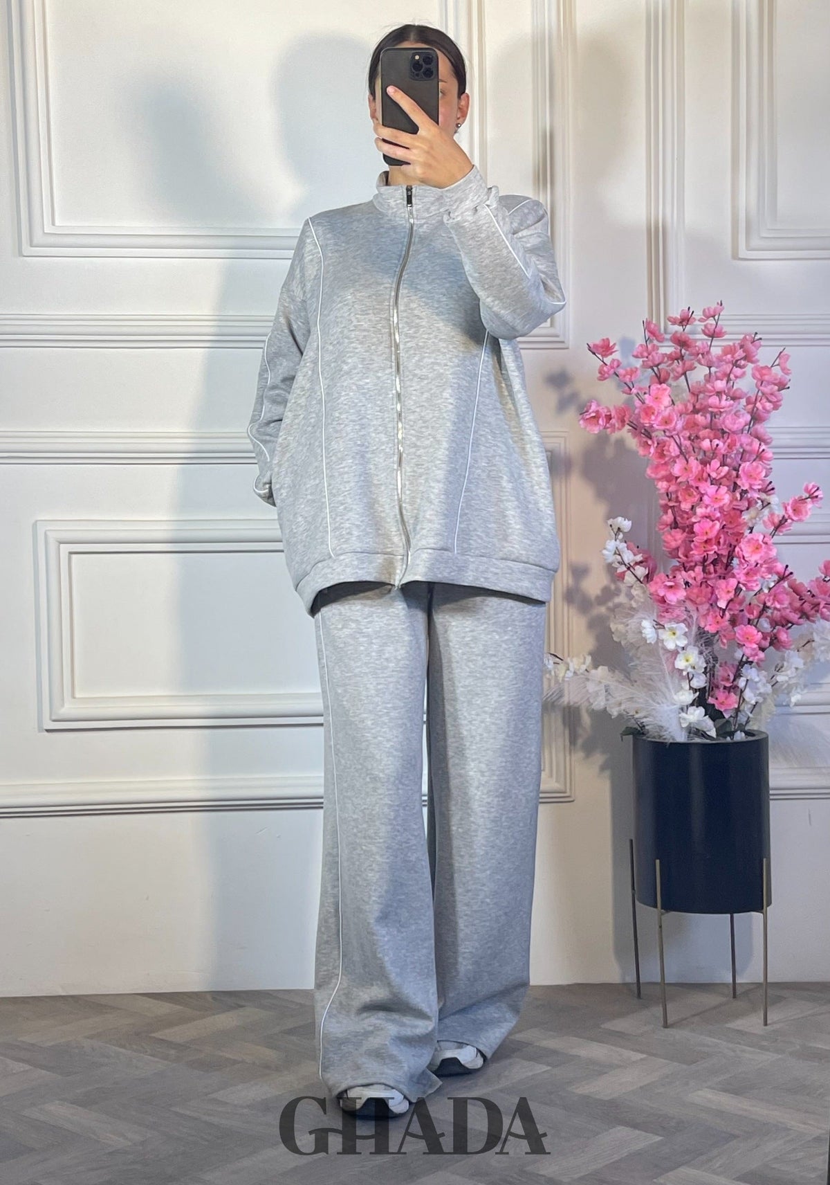 Ensemble survêtement zippé - Gris clair vue de dos - pull femme - GHADA FASHION